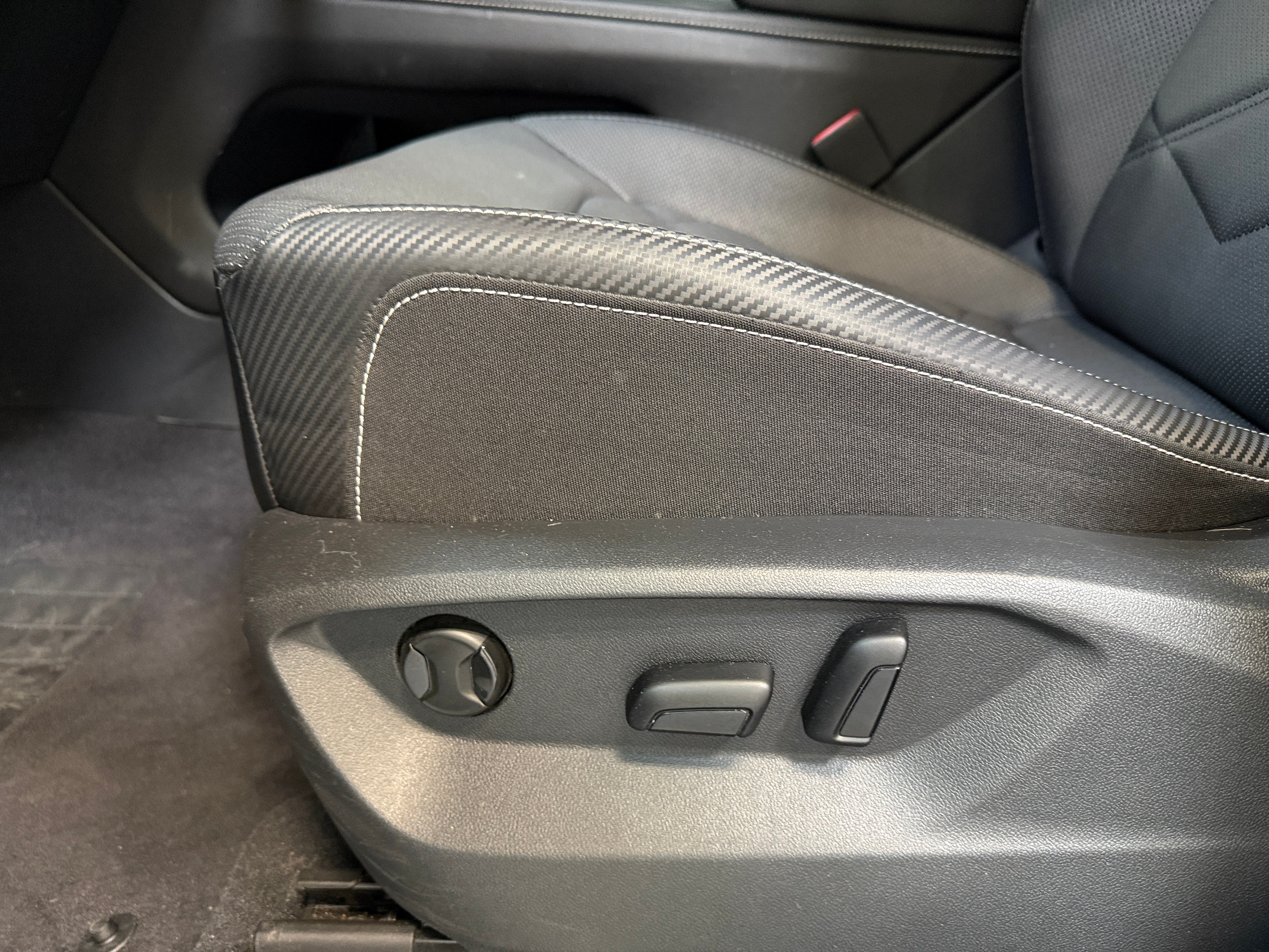 2025 Volkswagen Atlas Cross Sport SE w/Tech - Photo 4
