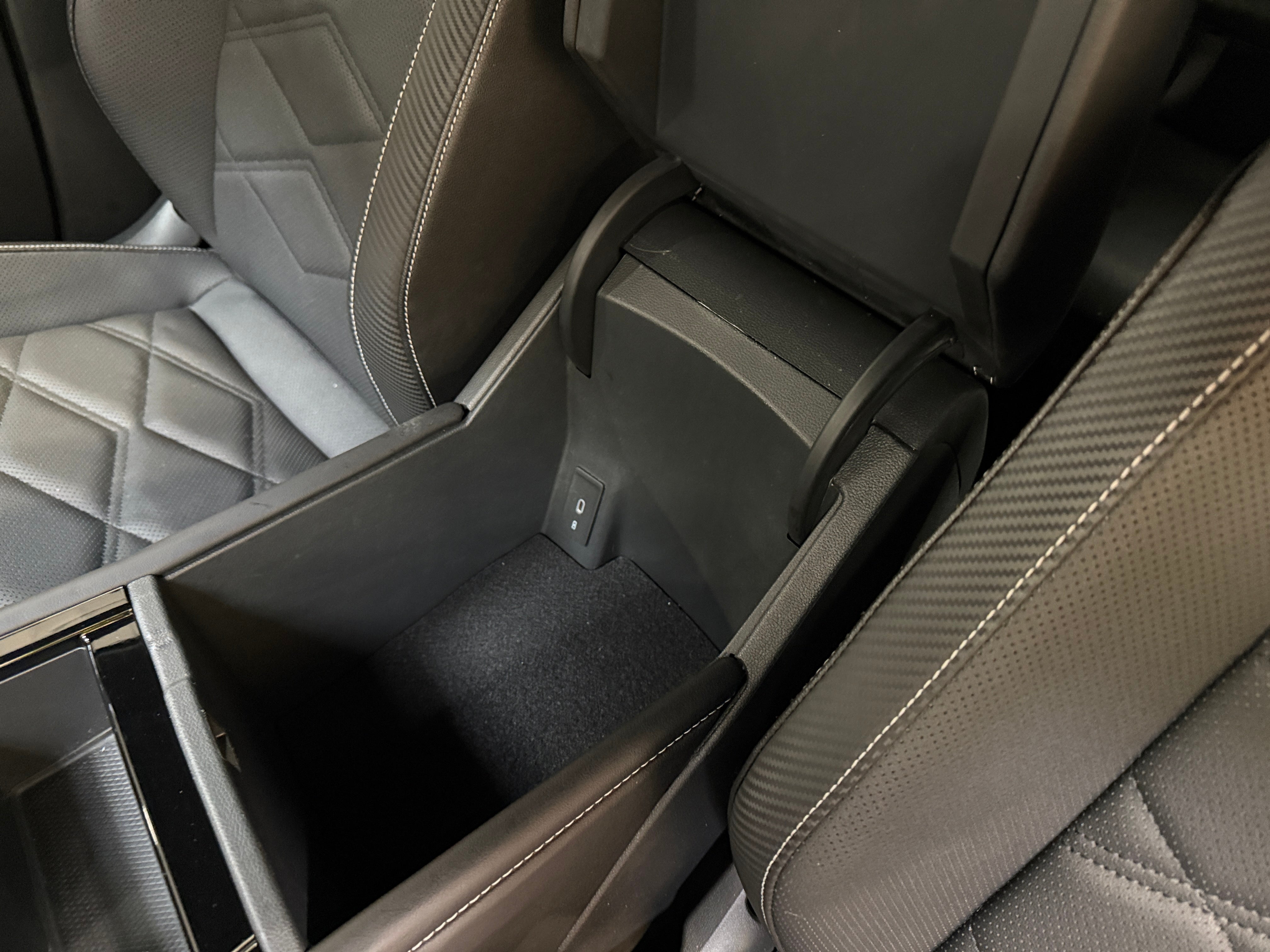 2025 Volkswagen Atlas Cross Sport SE w/Tech - Photo 15