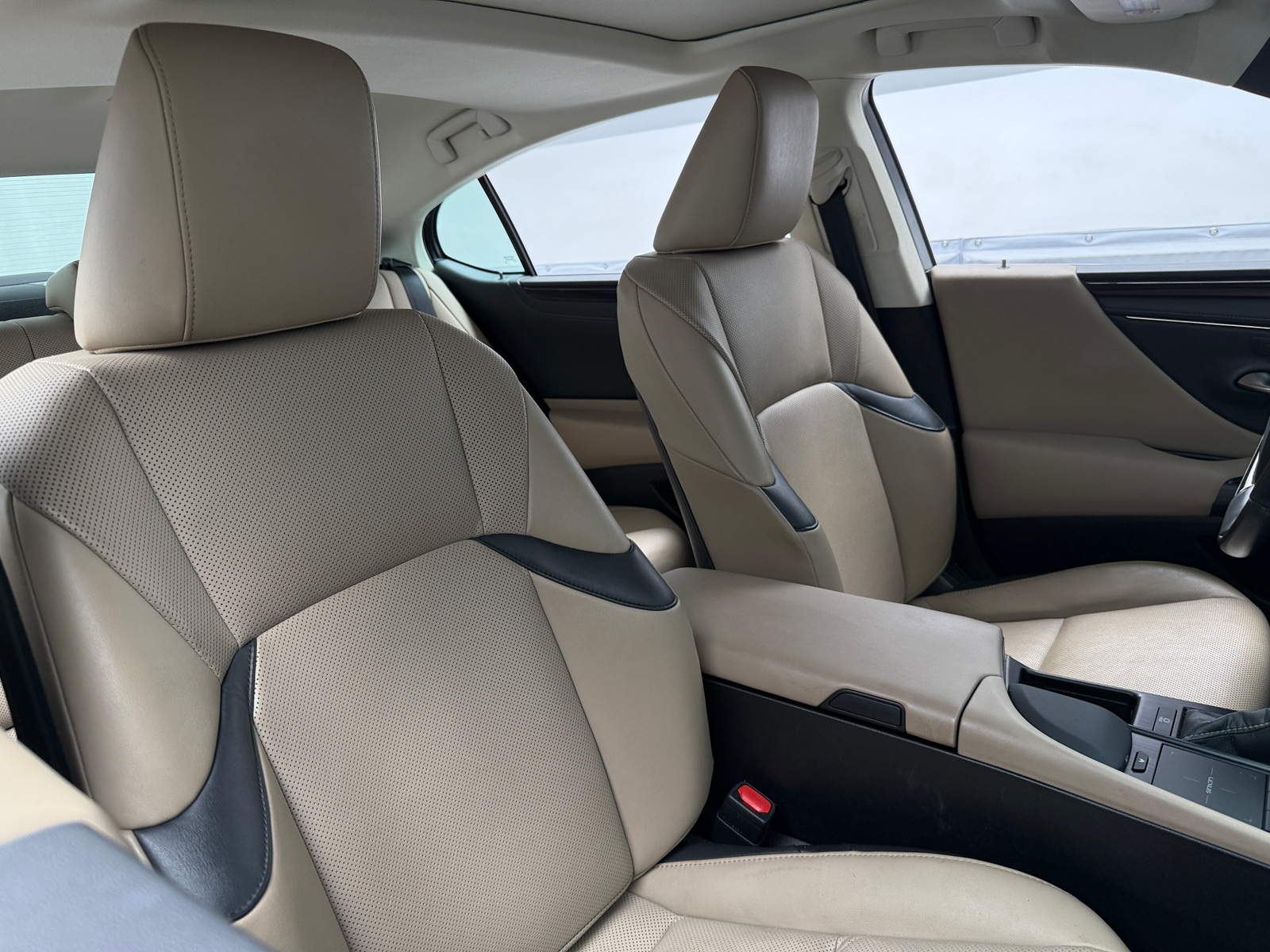 Thumbnail: 2019 Lexus ES - 2