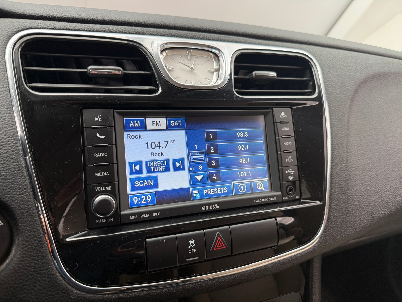 Thumbnail: 2011 Chrysler 200 - 4