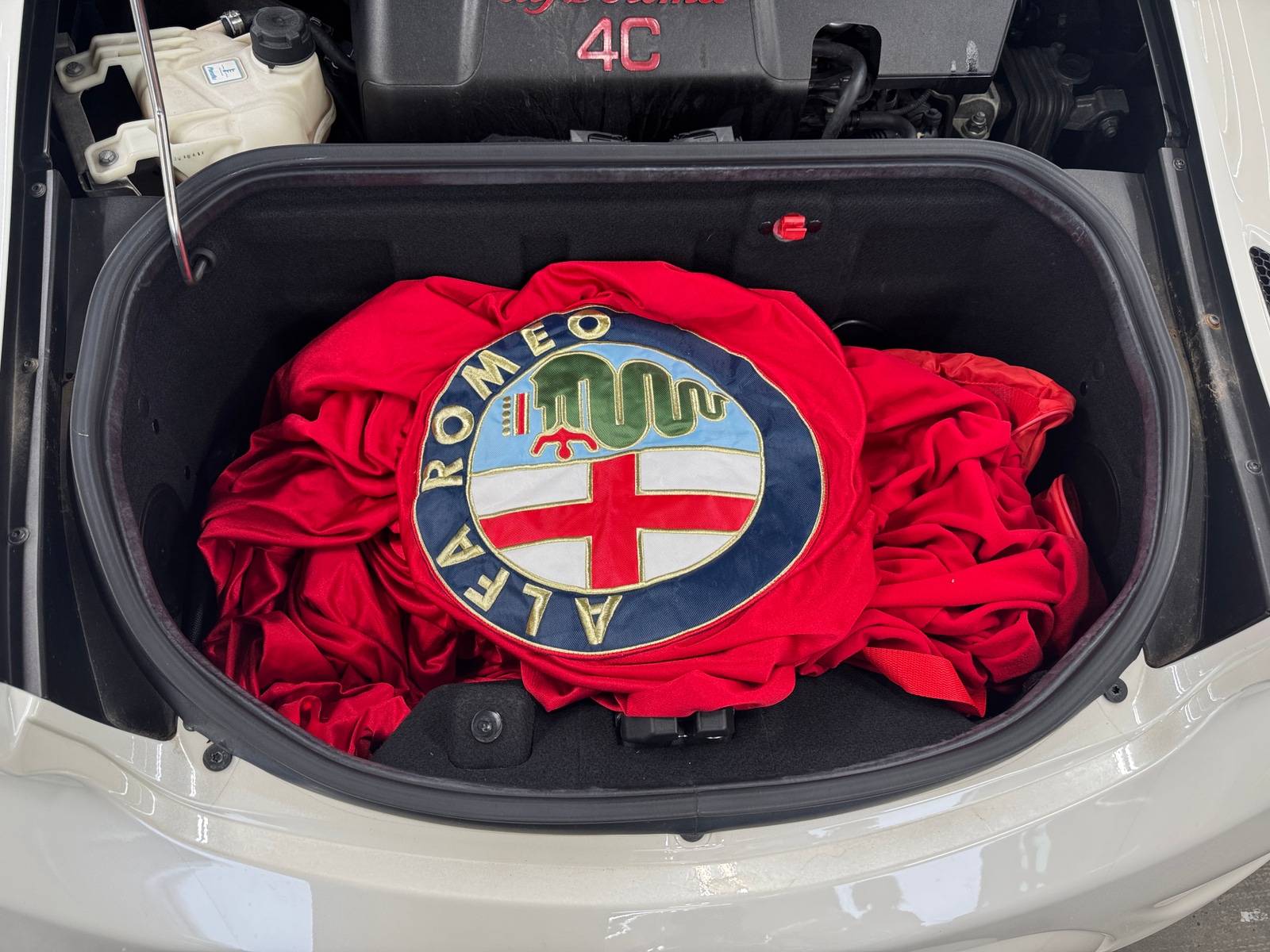 Thumbnail: 2016 Alfa Romeo 4C - 4