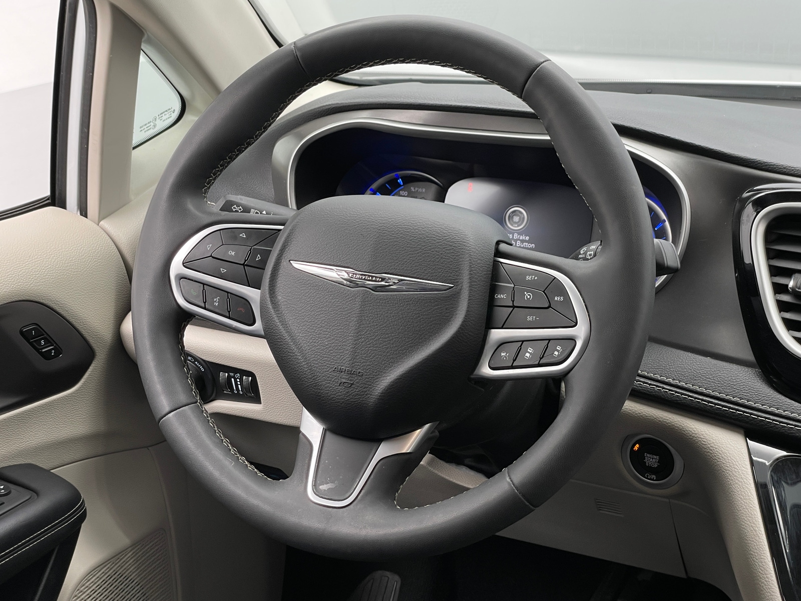 Thumbnail: 2024 Chrysler Pacifica - 4