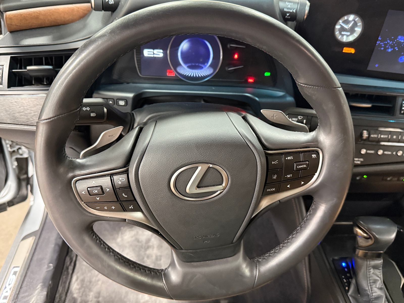 Thumbnail: 2023 Lexus ES - 4