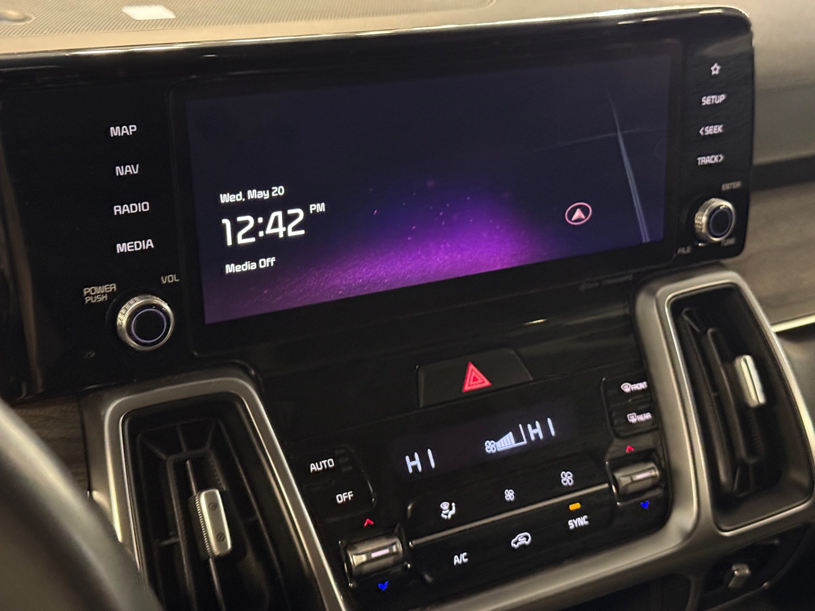 Thumbnail: 2023 Kia Sorento - 4