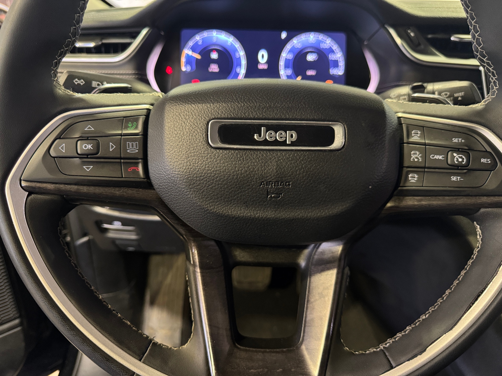 Thumbnail: 2023 Jeep Grand Cherokee - 4