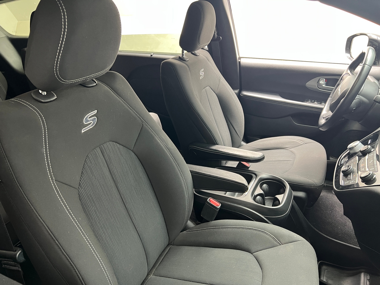 Thumbnail: 2018 Chrysler Pacifica - 2