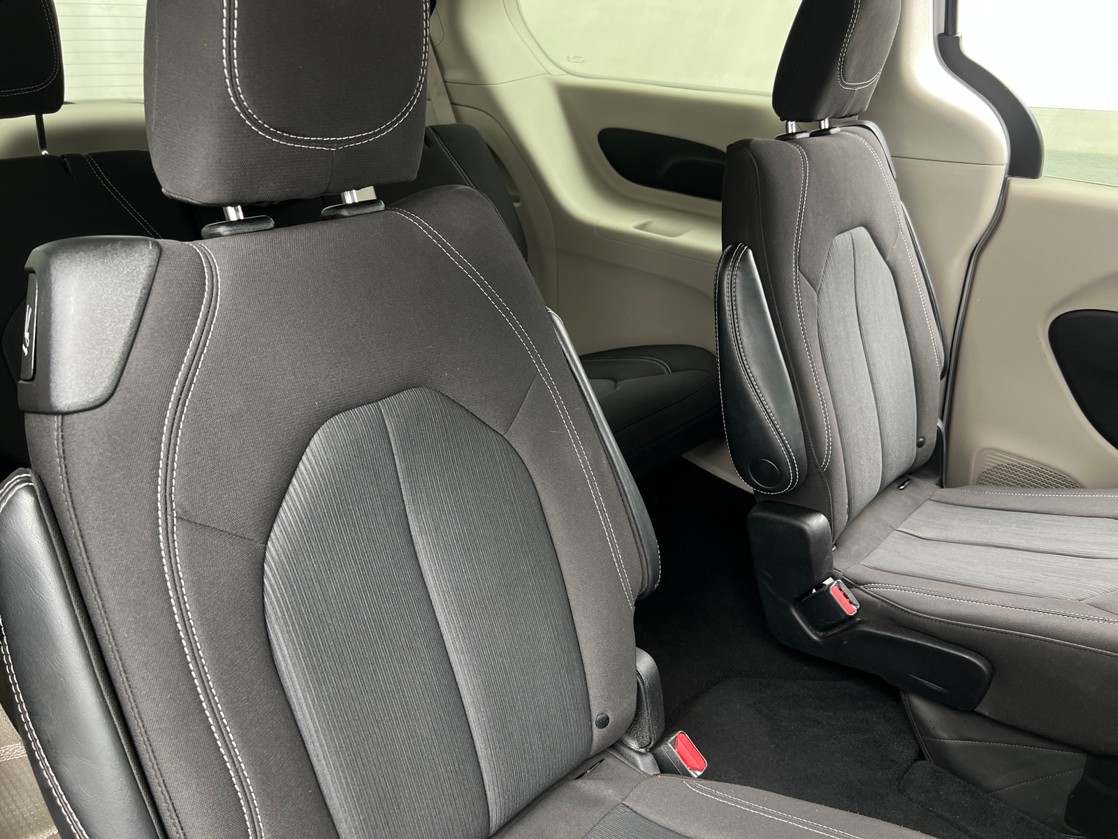Thumbnail: 2023 Chrysler Voyager - 6