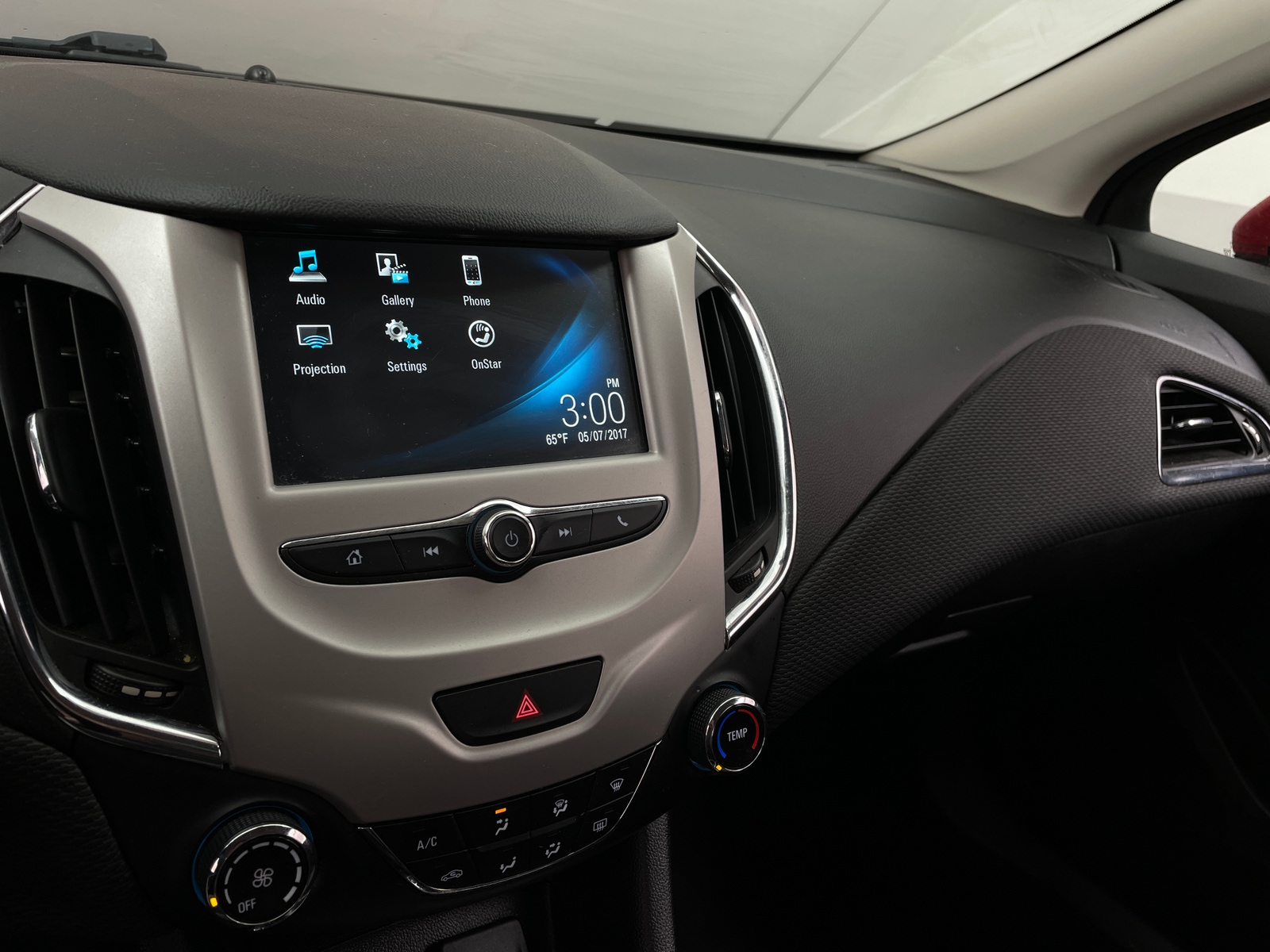Thumbnail: 2017 Chevrolet Cruze - 4