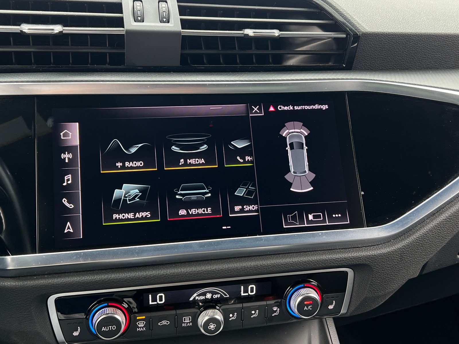 Thumbnail: 2019 Audi Q3 - 3