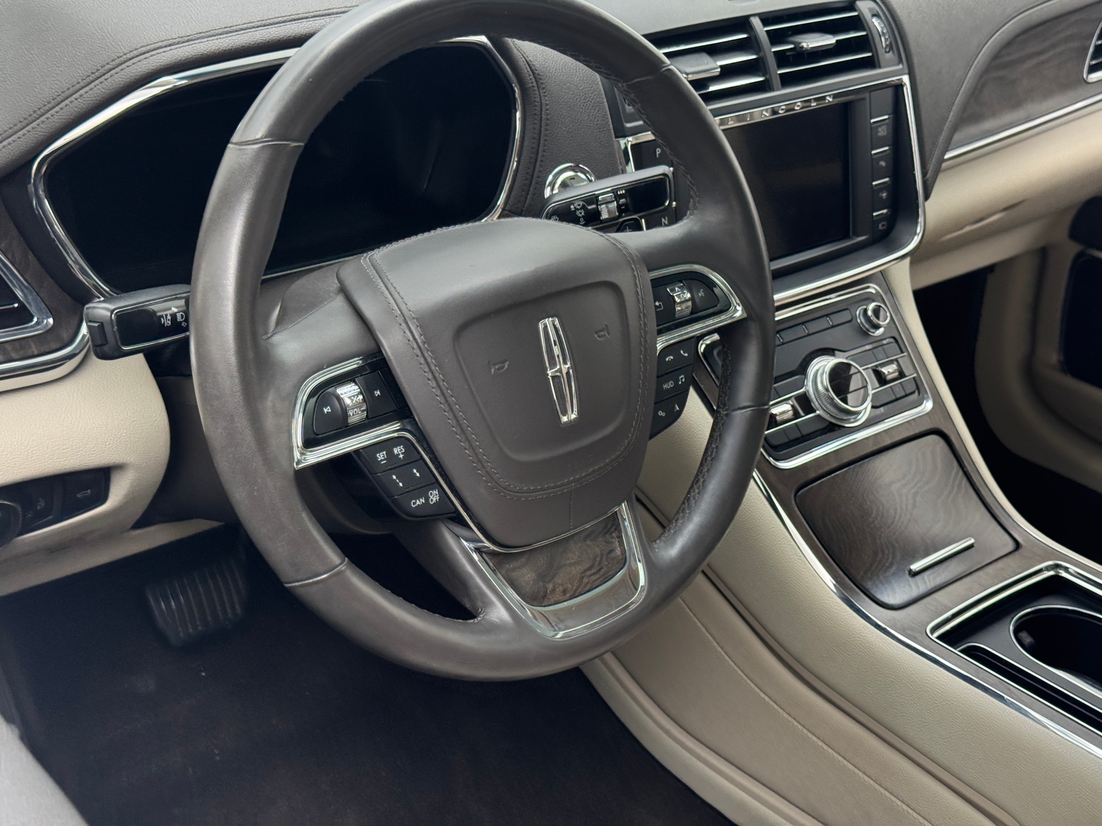 Thumbnail: 2020 Lincoln Continental - 4