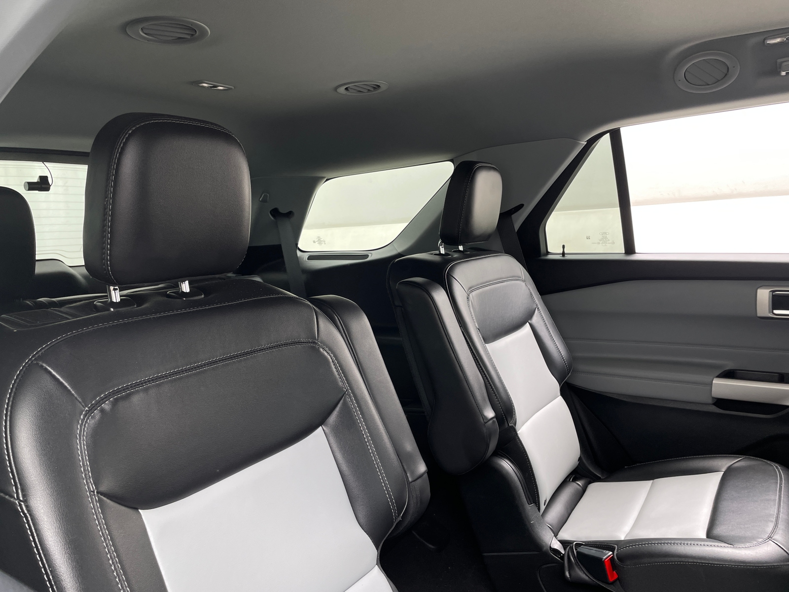 Thumbnail: 2022 Ford Explorer - 6