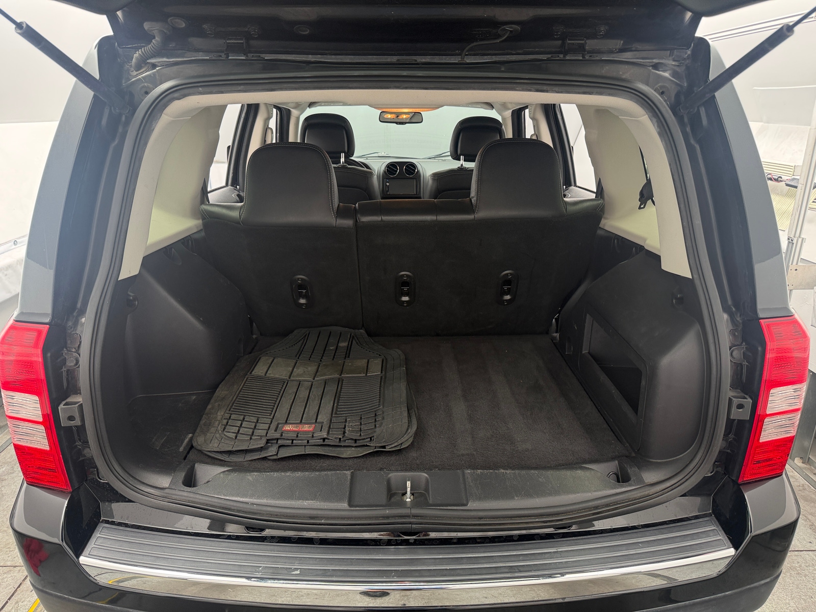 Thumbnail: 2017 Jeep Patriot - 6