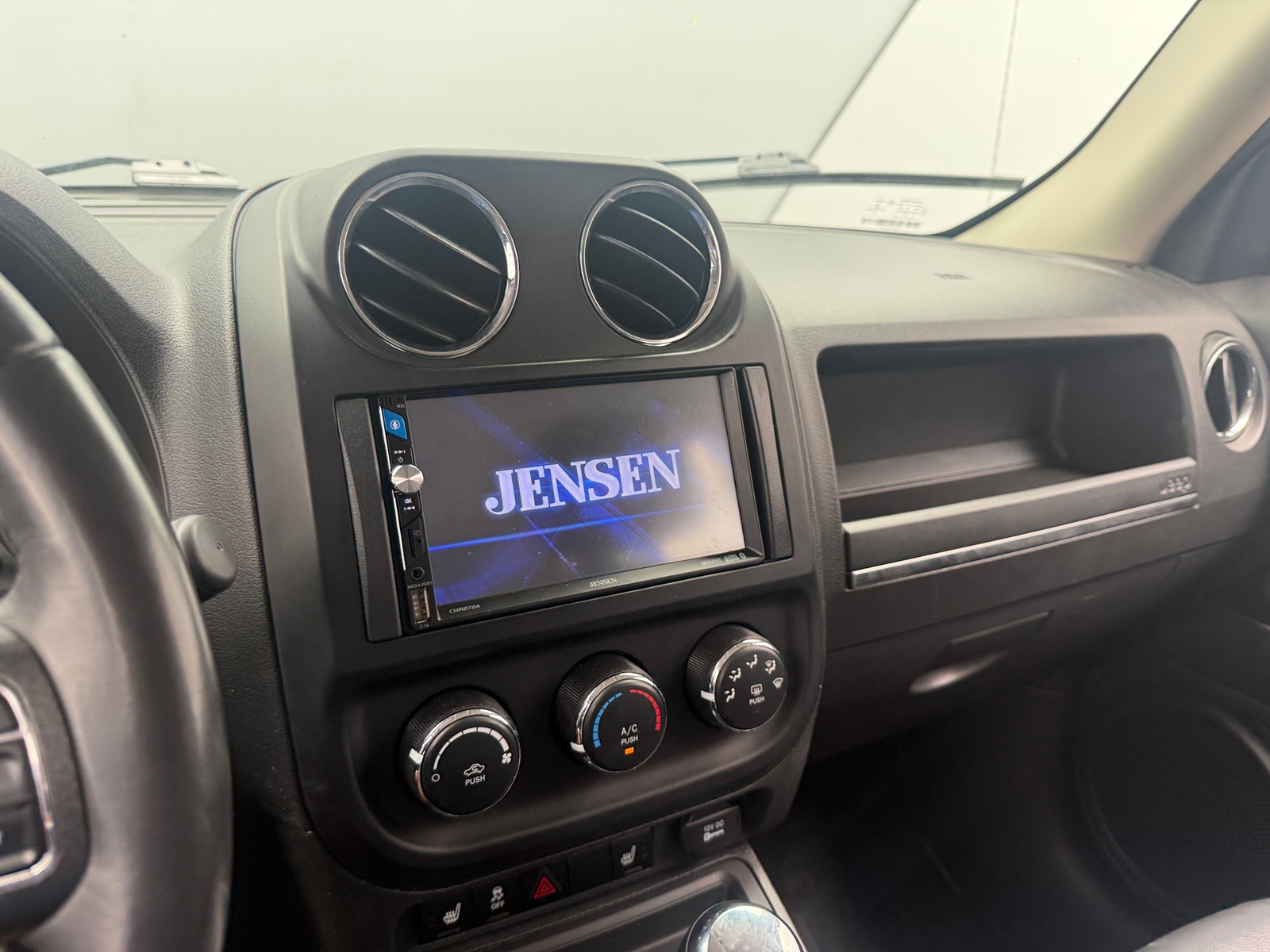 Thumbnail: 2017 Jeep Patriot - 3