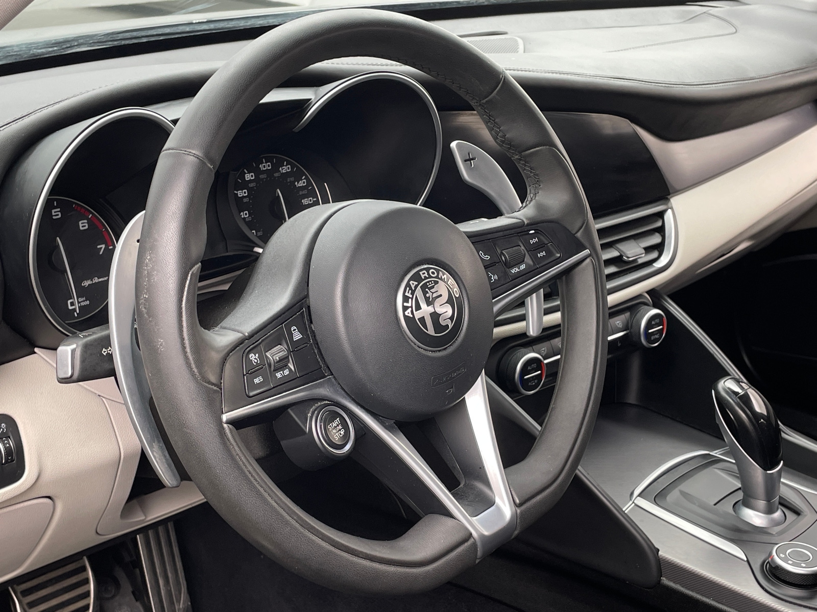 Thumbnail: 2018 Alfa Romeo Giulia - 4