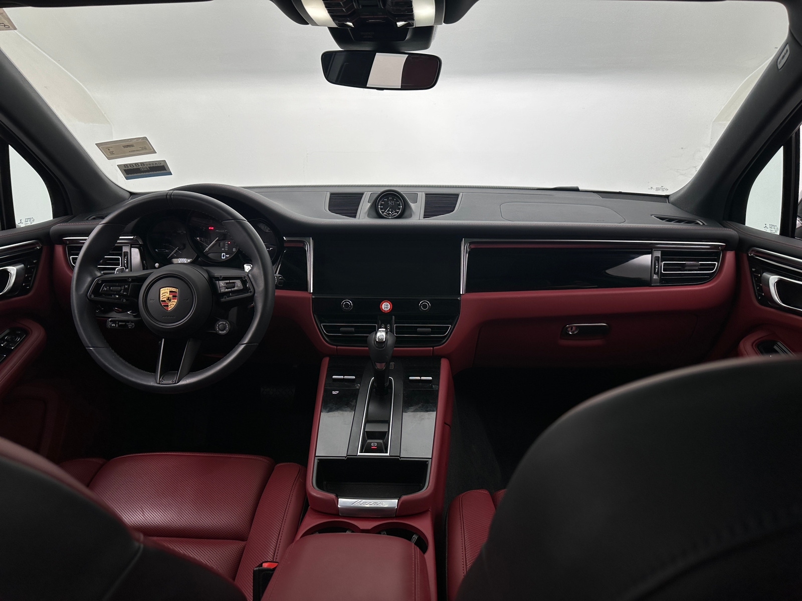 Thumbnail: 2023 Porsche Macan - 2