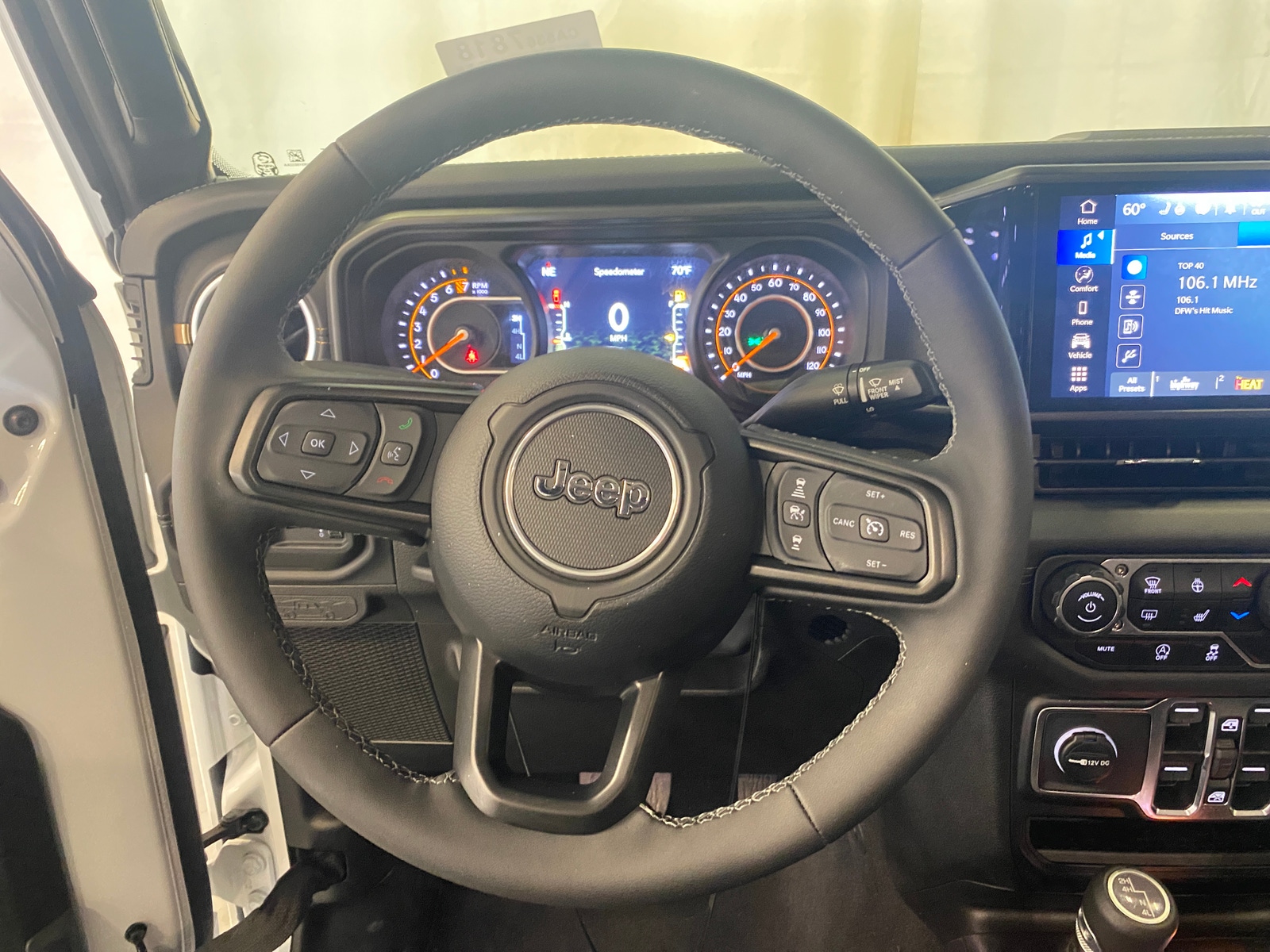Thumbnail: 2025 Jeep Gladiator - 4