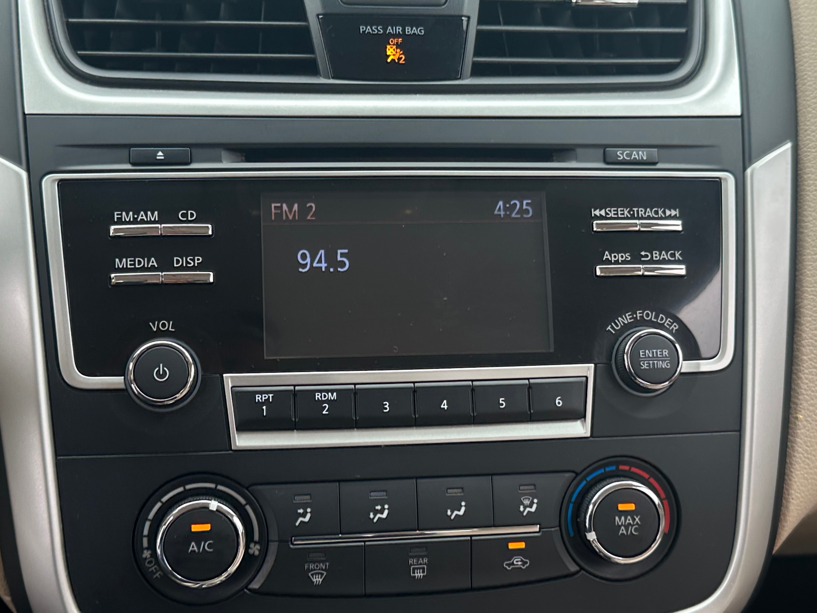 Thumbnail: 2016 Nissan Altima - 4