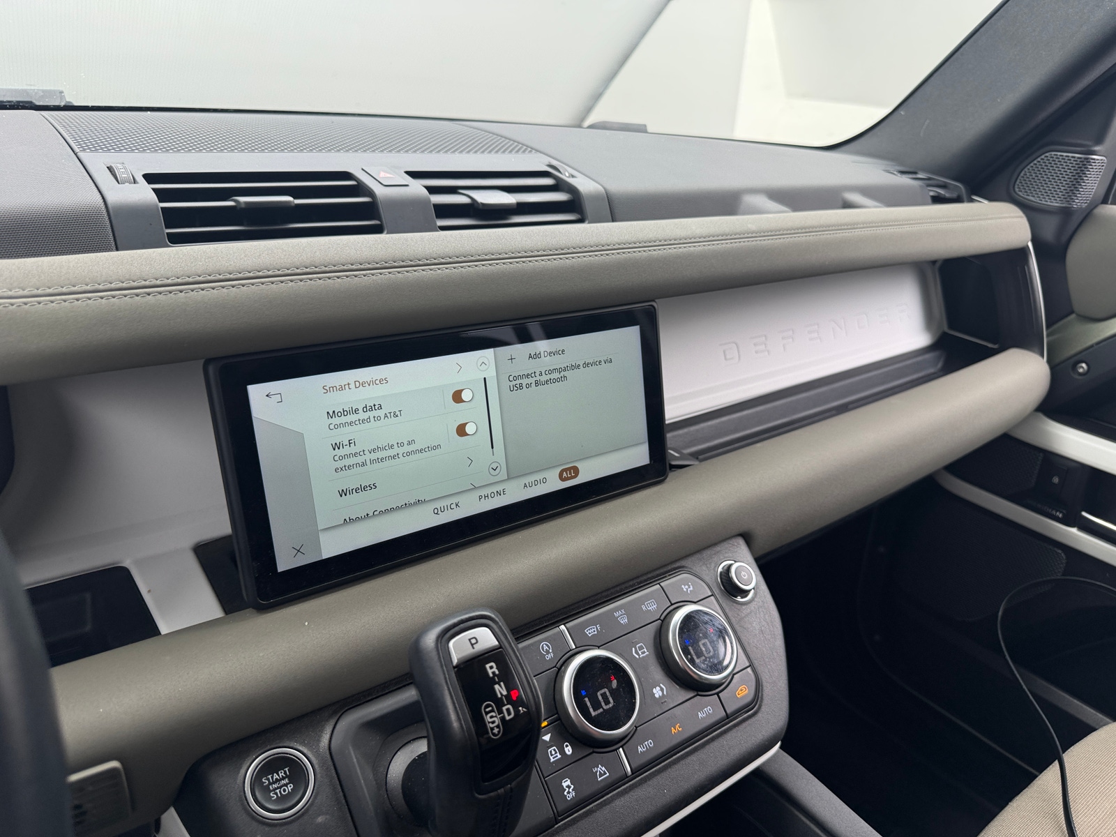 Thumbnail: 2020 Land Rover Defender - 3