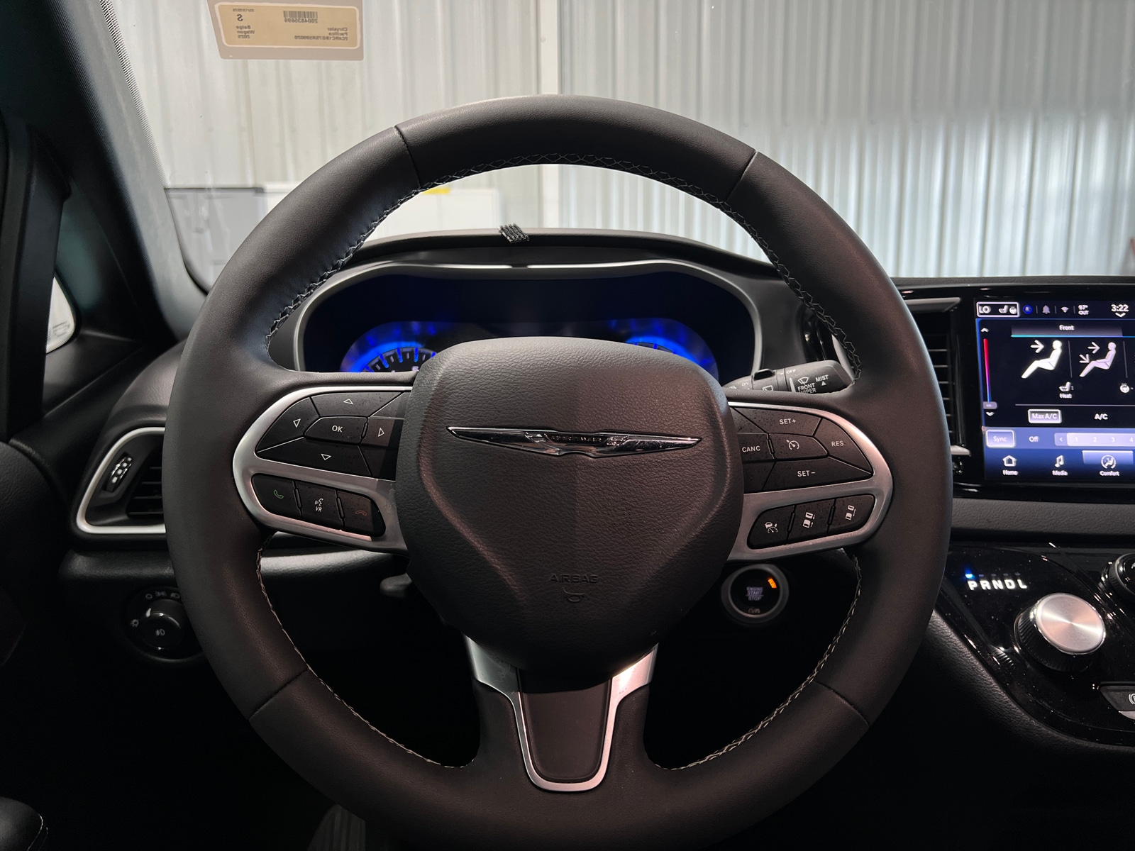 Thumbnail: 2025 Chrysler Pacifica - 4