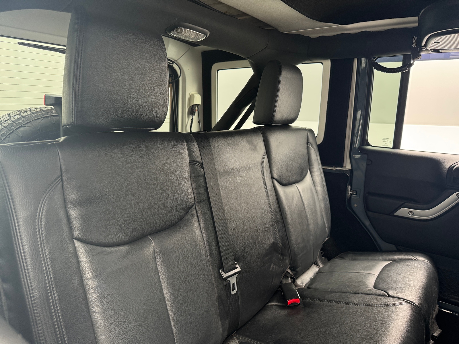 Thumbnail: 2015 Jeep Wrangler - 6
