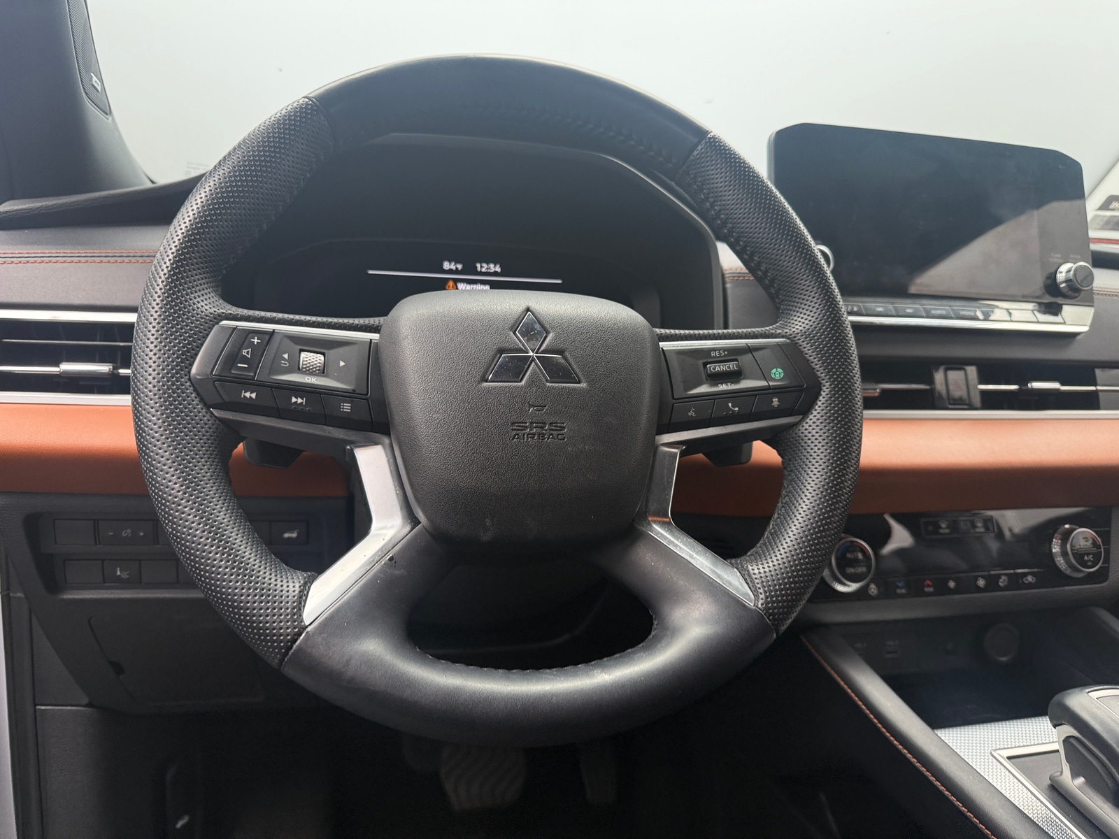 Thumbnail: 2023 Mitsubishi Outlander - 4