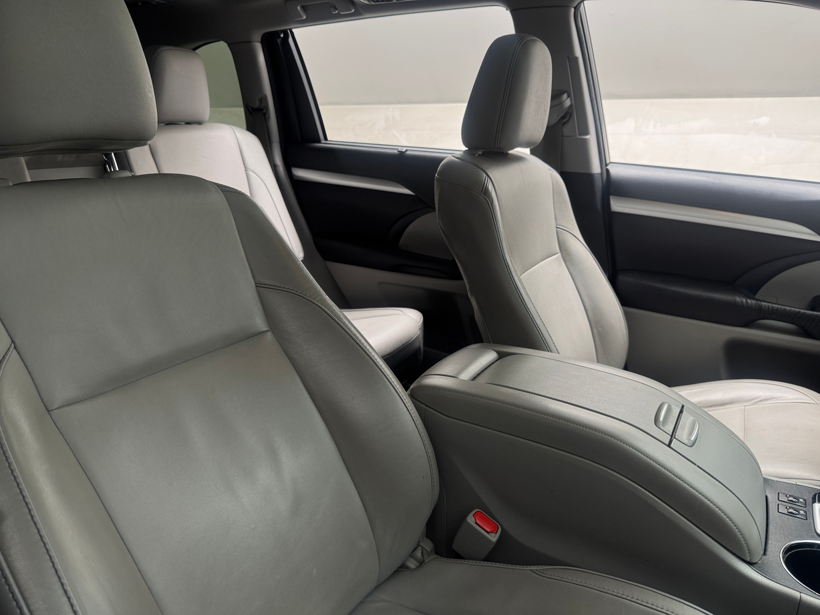 Thumbnail: 2016 Toyota Highlander - 2
