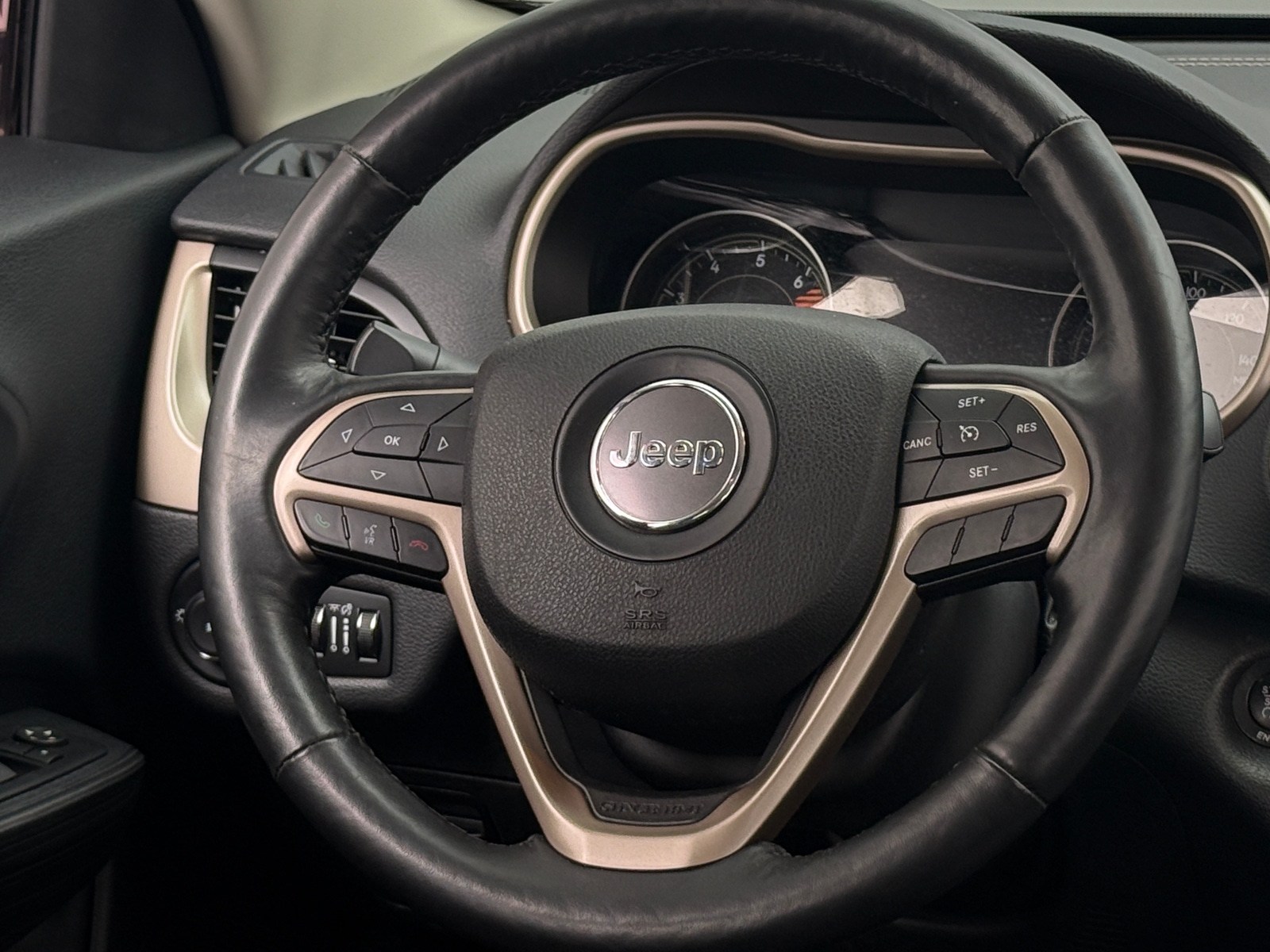 Thumbnail: 2016 Jeep Cherokee - 4