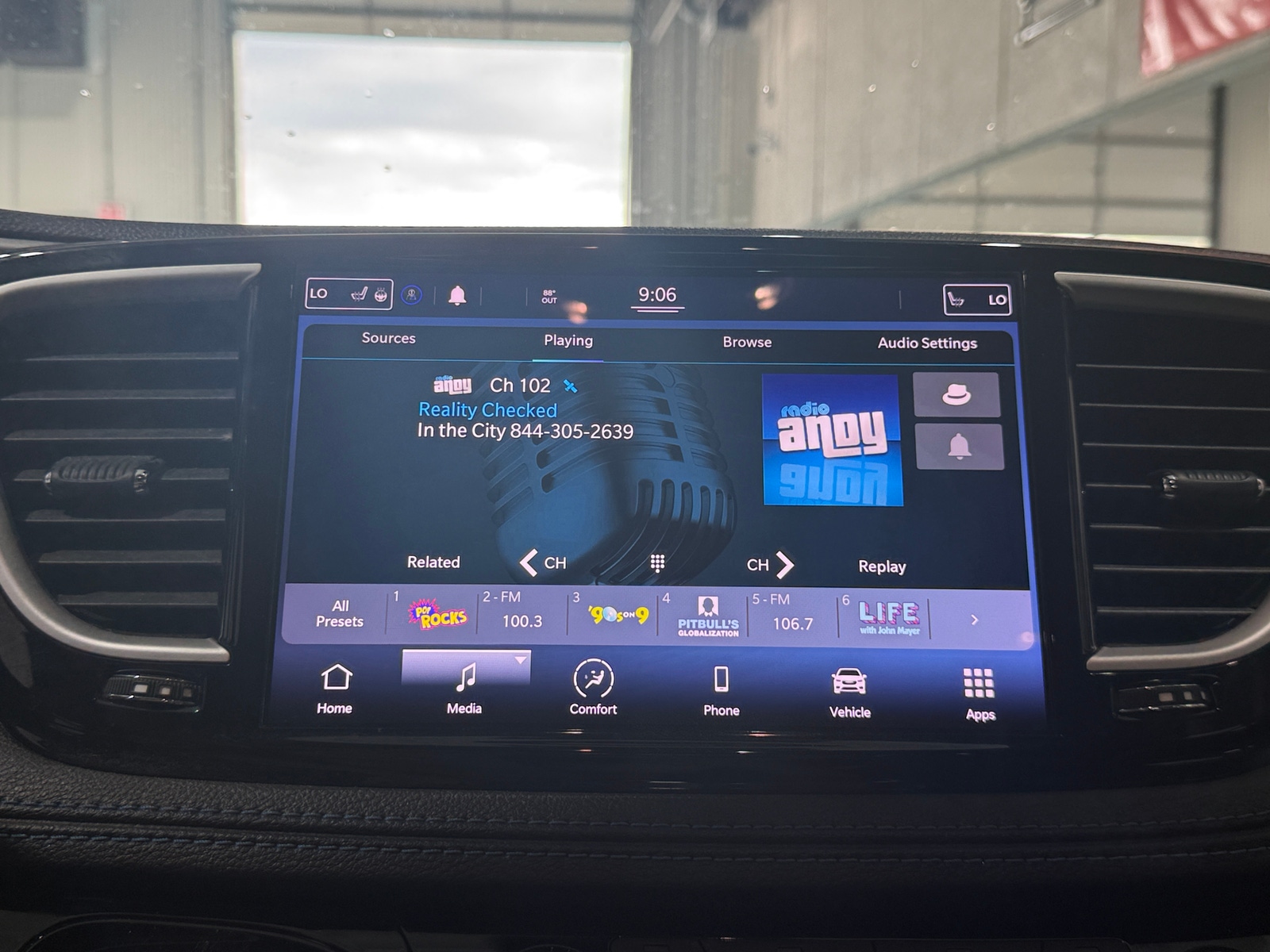 Thumbnail: 2021 Chrysler Pacifica - 3