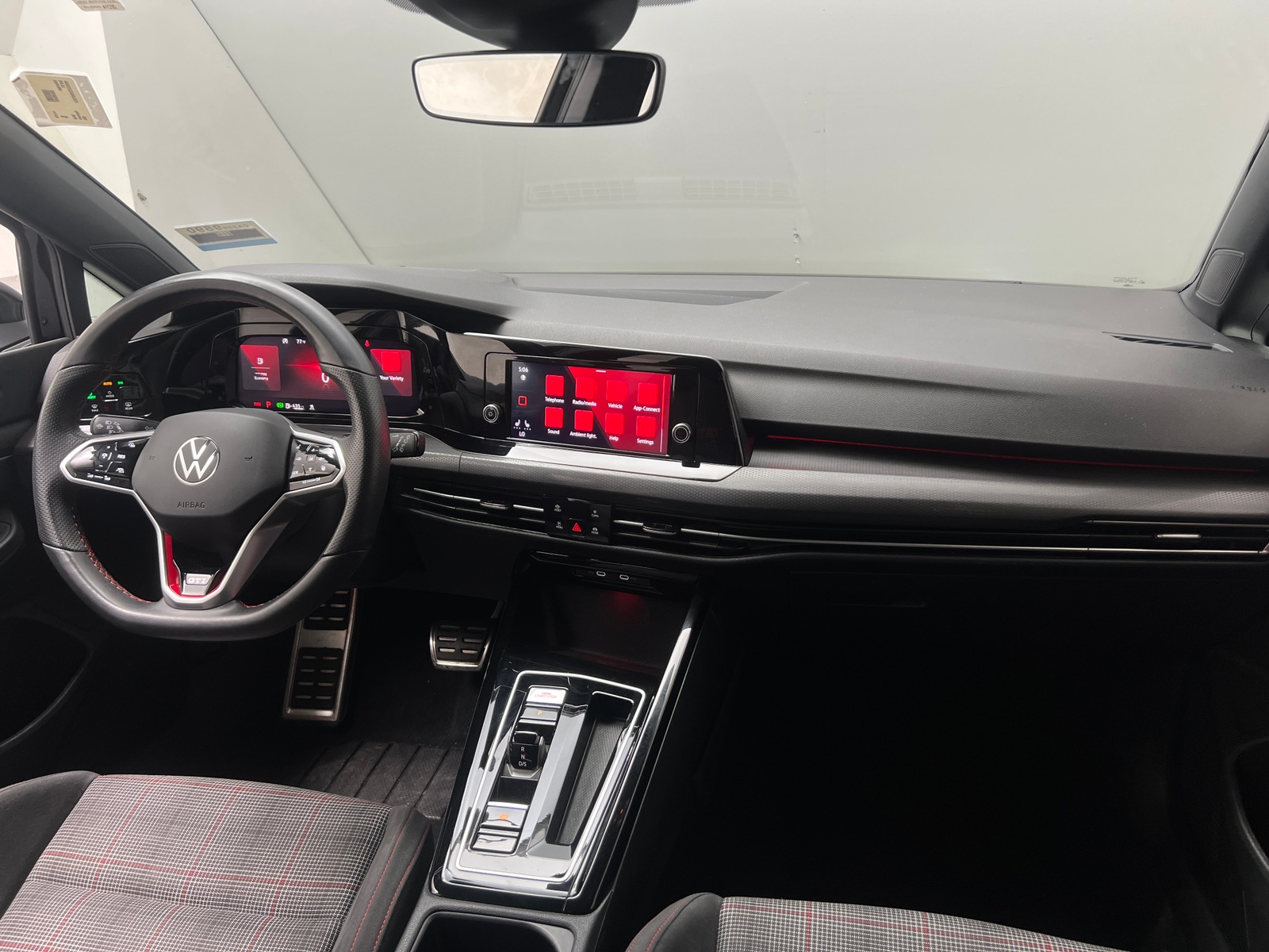 Thumbnail: 2024 Volkswagen Golf - 3