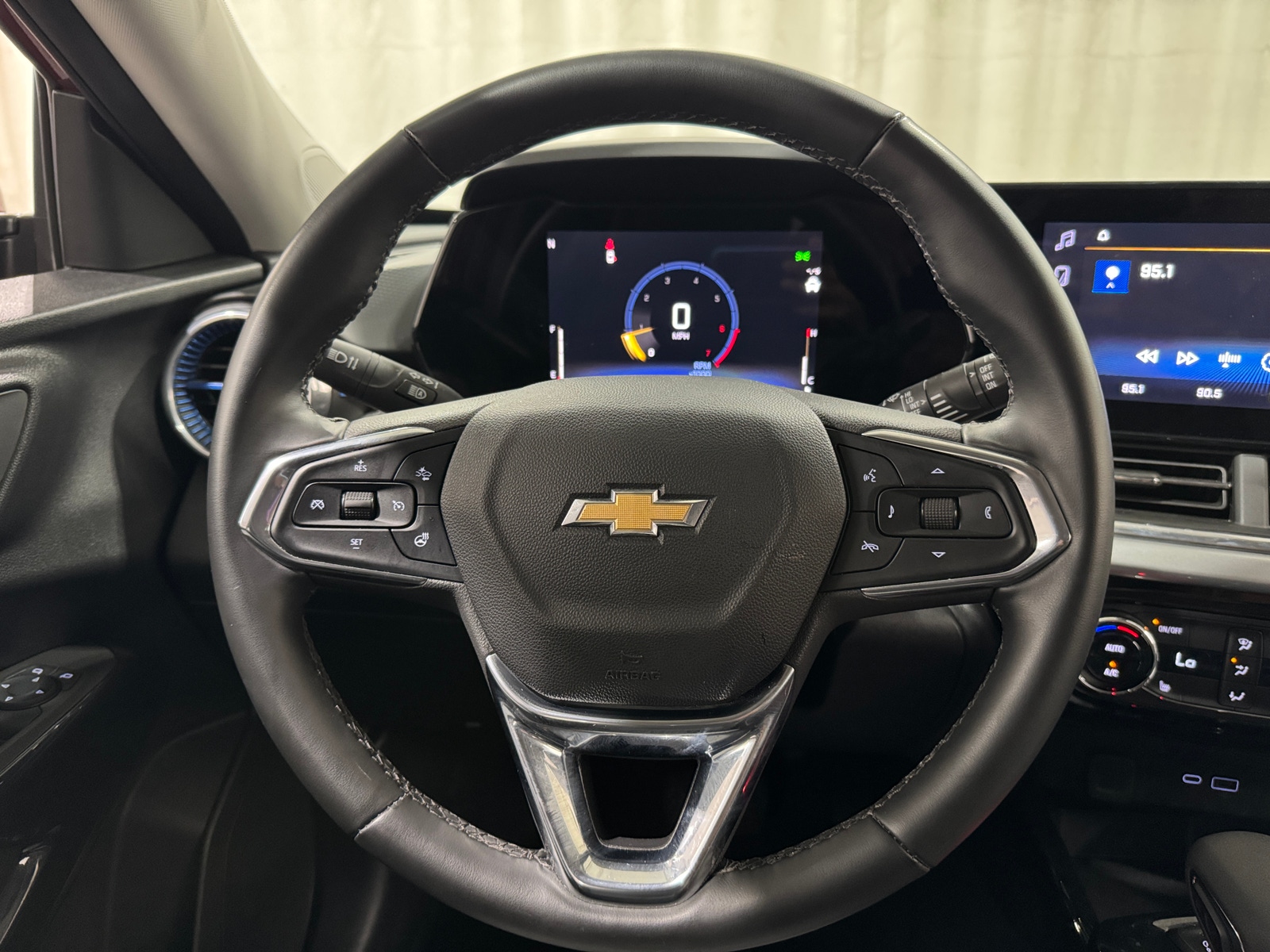 Thumbnail: 2025 Chevrolet Trax - 5