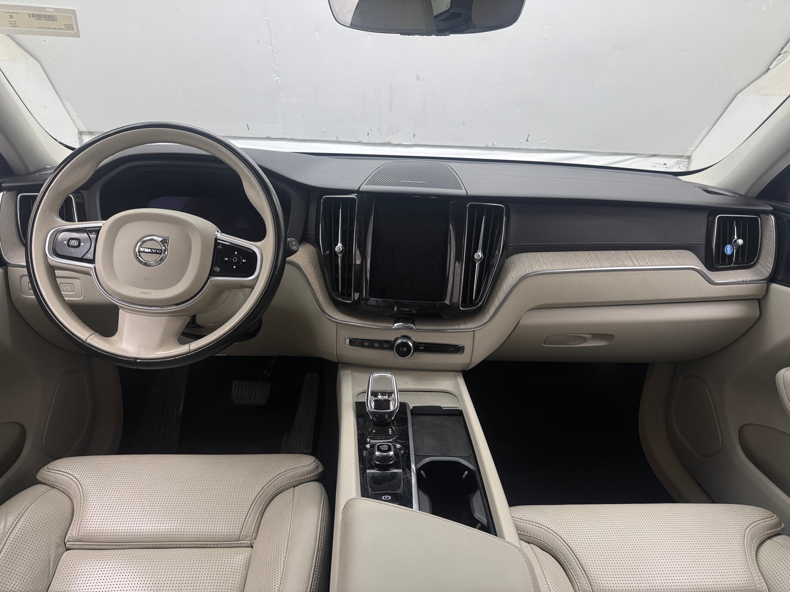 Thumbnail: 2022 Volvo XC60 - 2