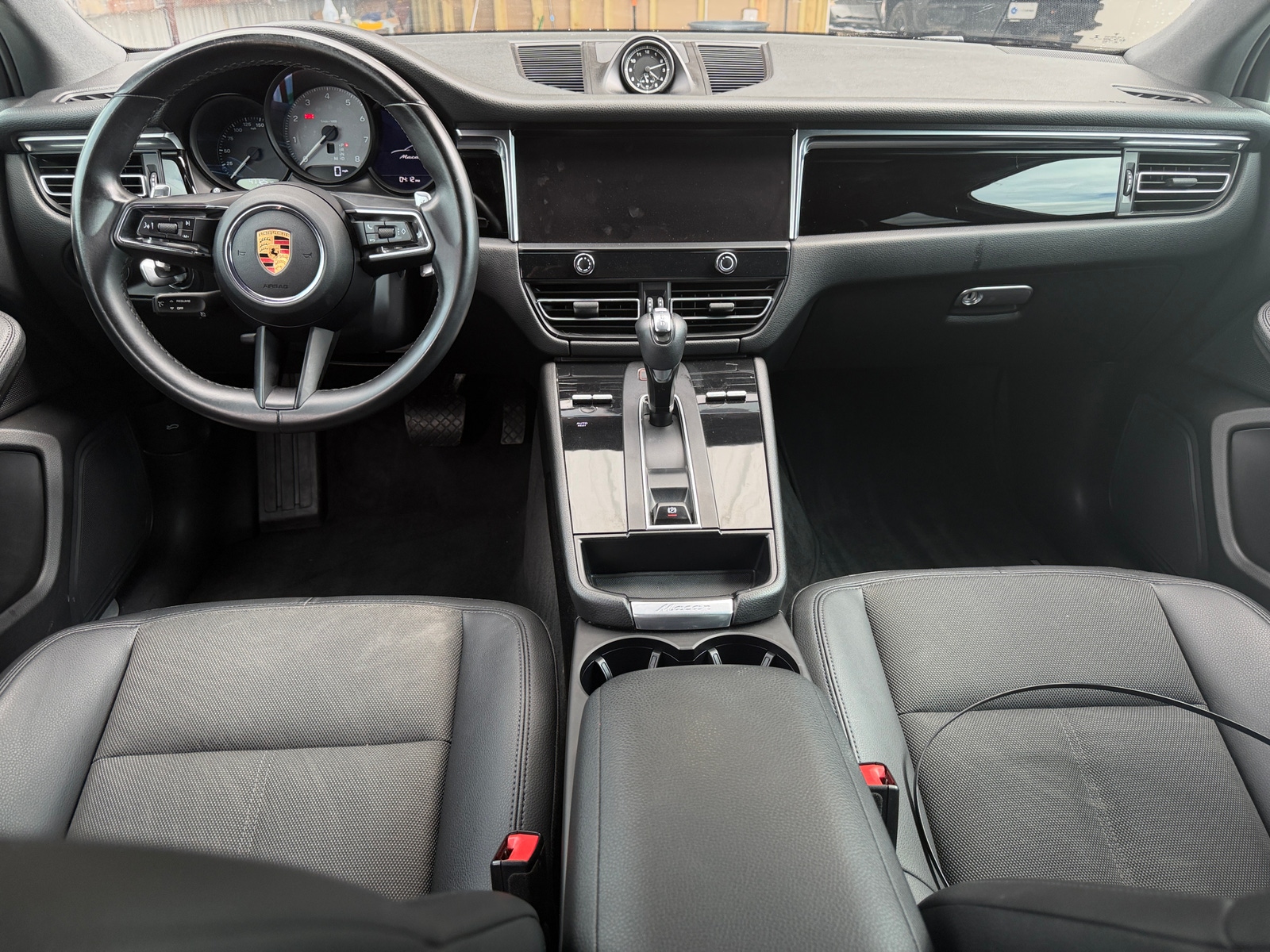 Thumbnail: 2022 Porsche Macan - 2