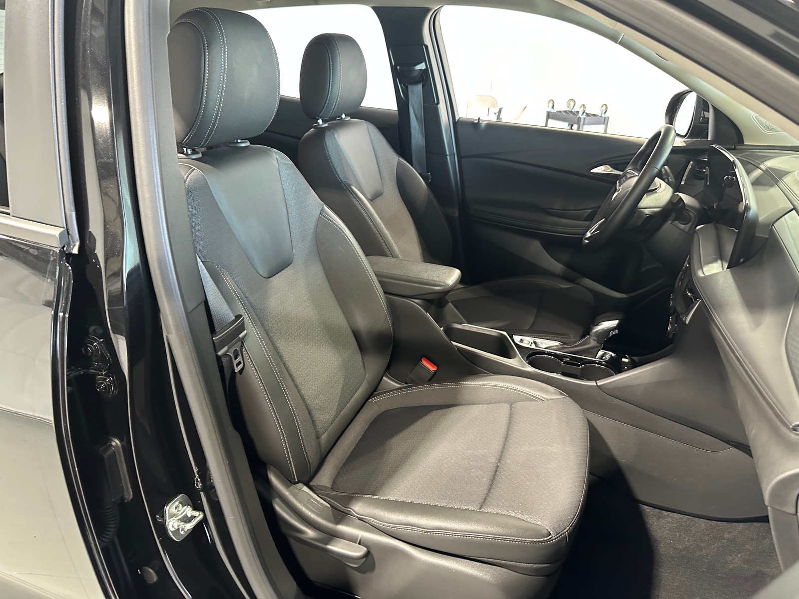 Thumbnail: 2025 Buick Encore GX - 2
