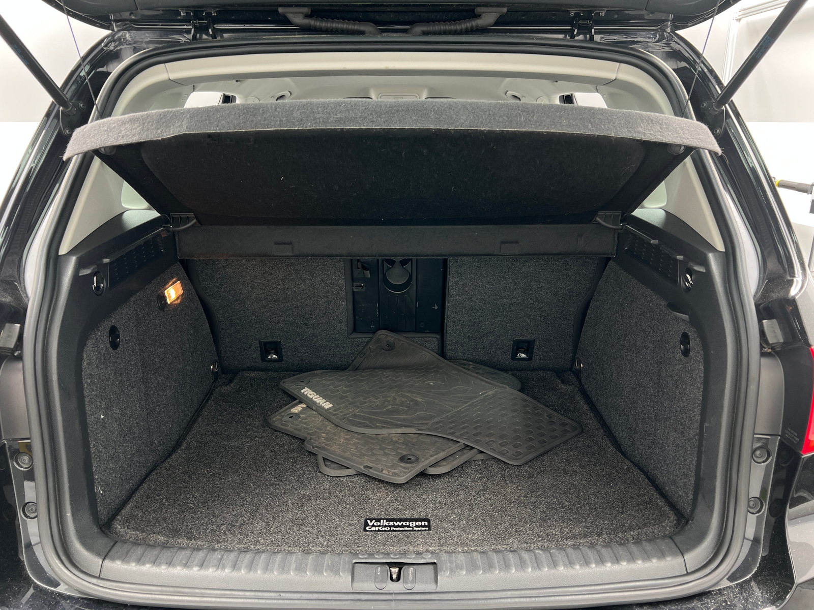 Thumbnail: 2017 Volkswagen Tiguan - 7