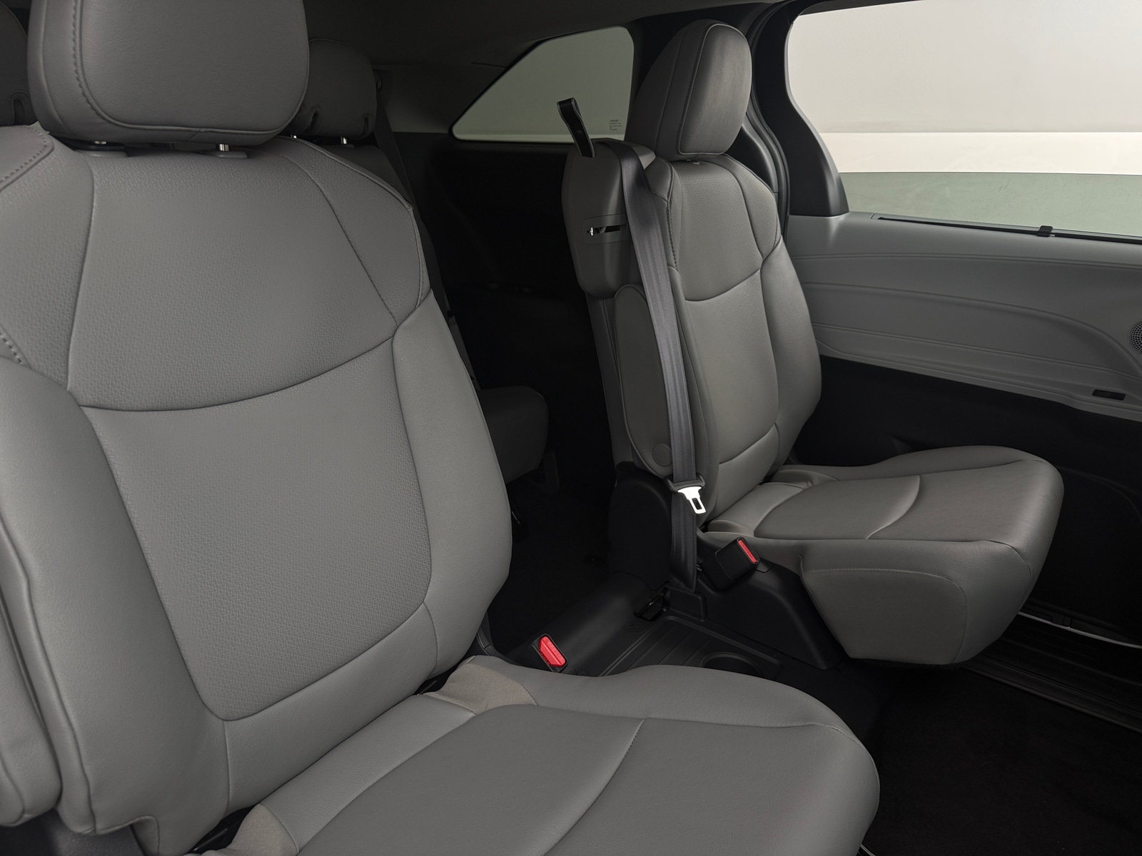 Thumbnail: 2025 Toyota Sienna - 5