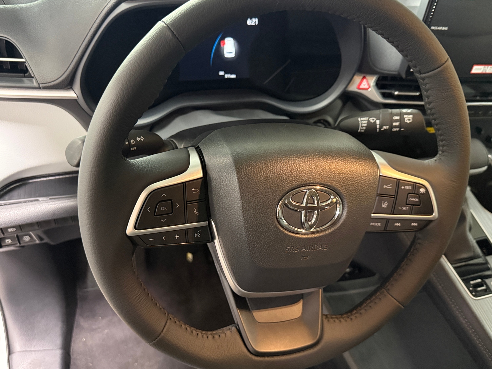 Thumbnail: 2025 Toyota Sienna - 4