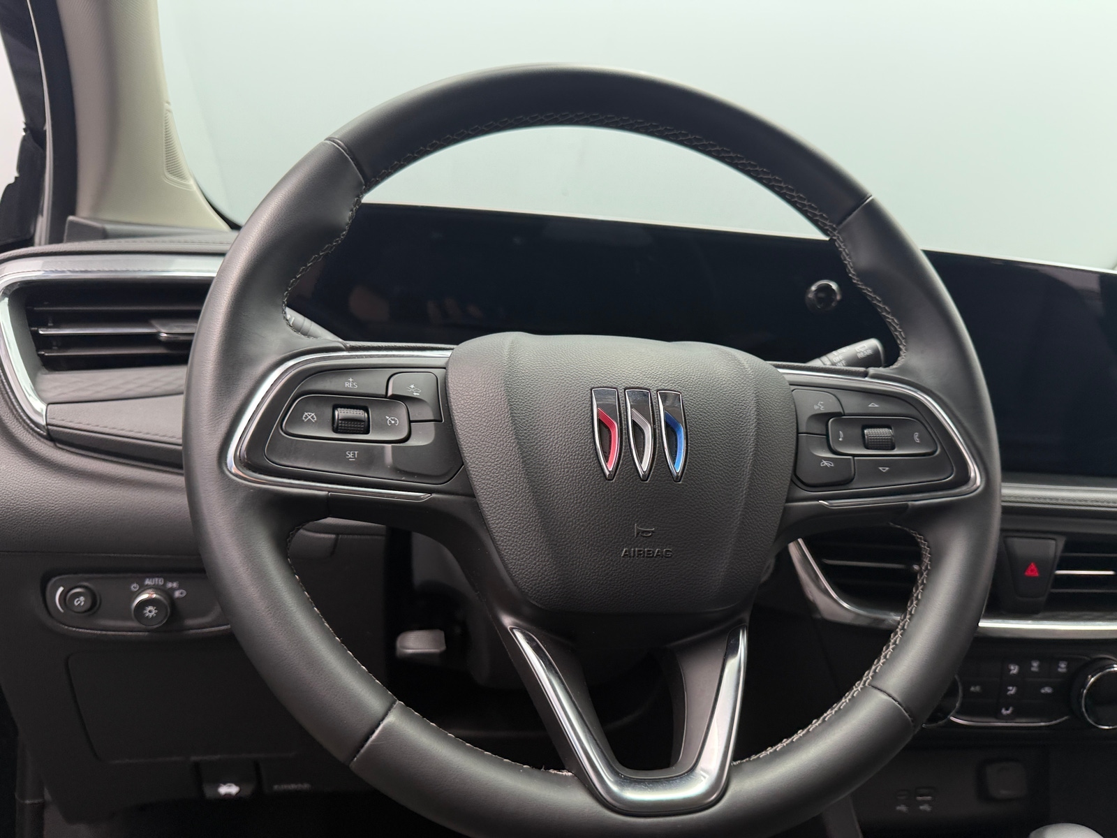 Thumbnail: 2025 Buick Encore GX - 4