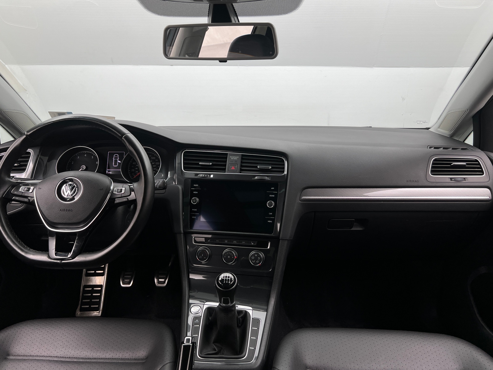 Thumbnail: 2019 Volkswagen Golf - 2