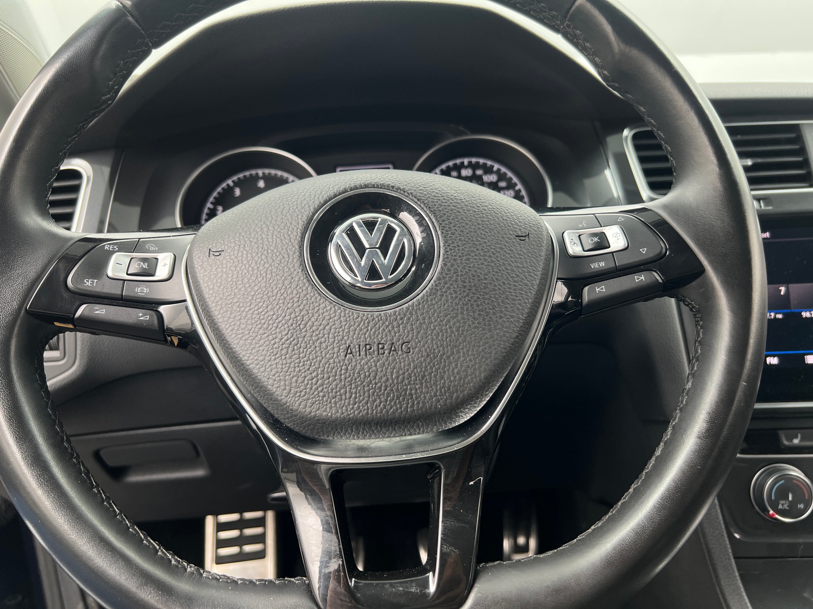 Thumbnail: 2019 Volkswagen Golf - 4