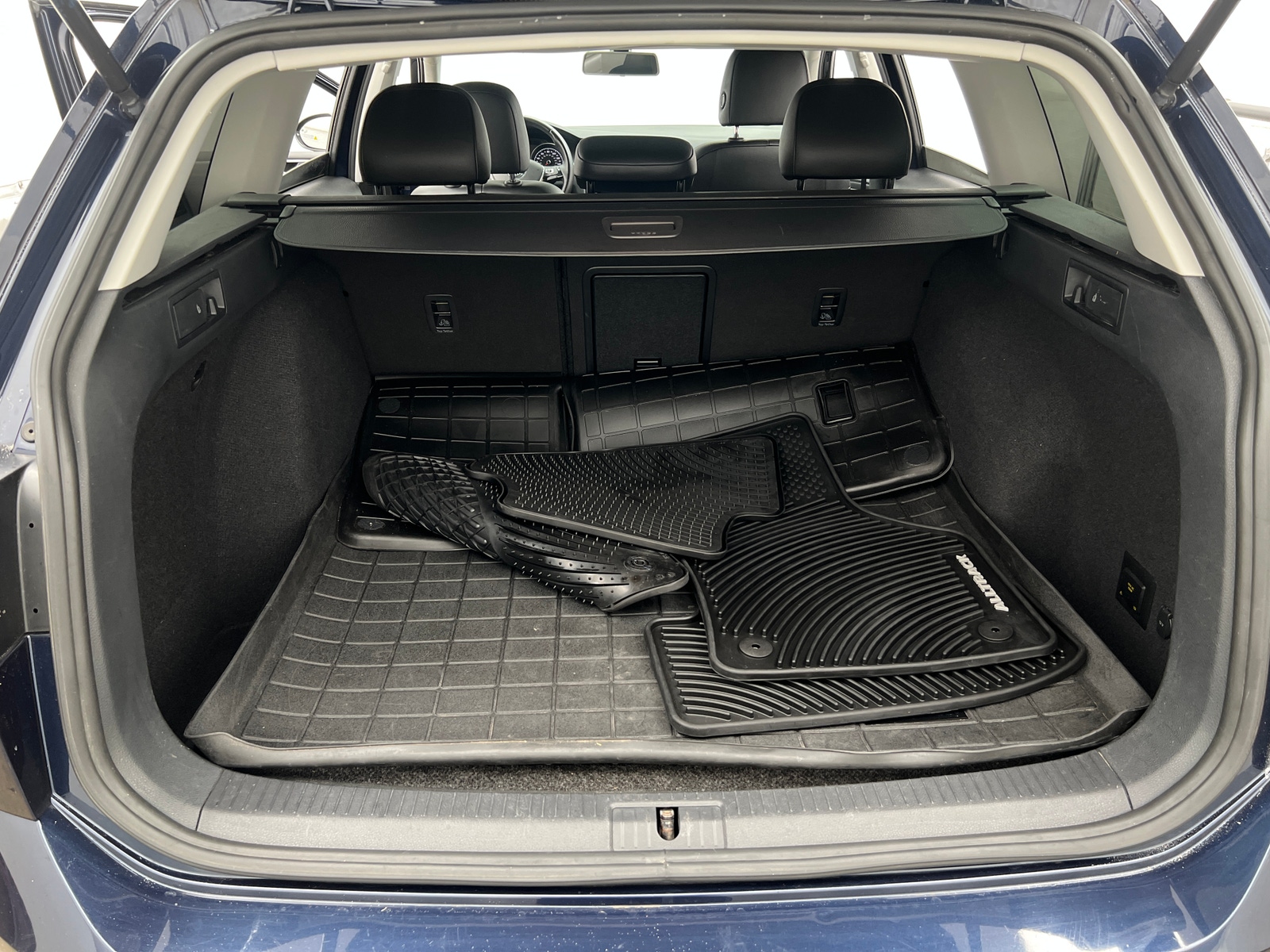 Thumbnail: 2019 Volkswagen Golf - 6