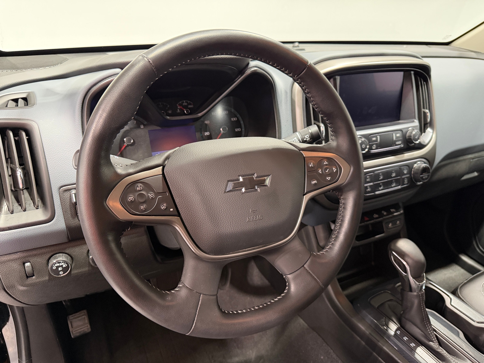 Thumbnail: 2022 Chevrolet Colorado - 5