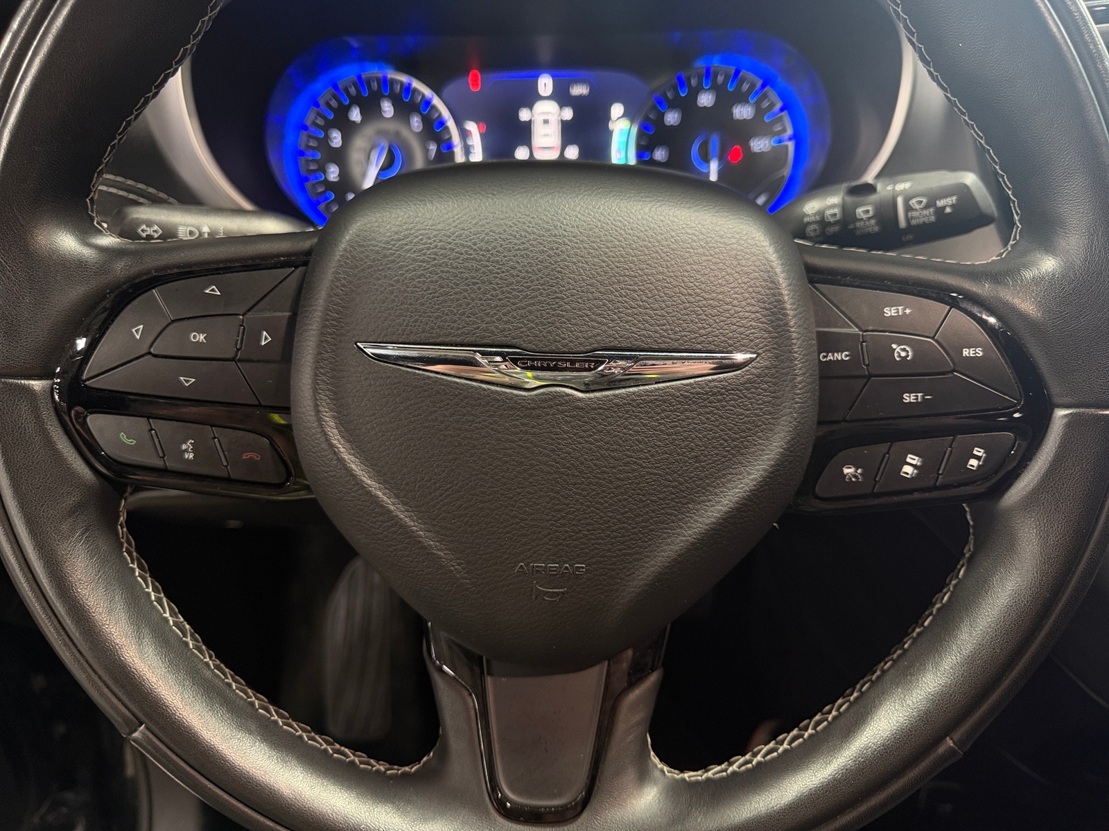 Thumbnail: 2022 Chrysler Pacifica - 4