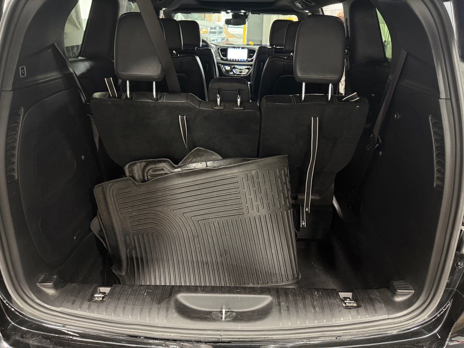Thumbnail: 2022 Chrysler Pacifica - 6