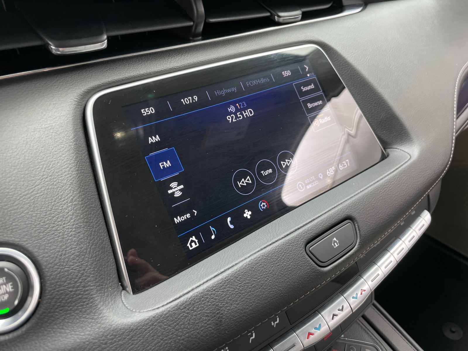Thumbnail: 2023 Cadillac XT4 - 3