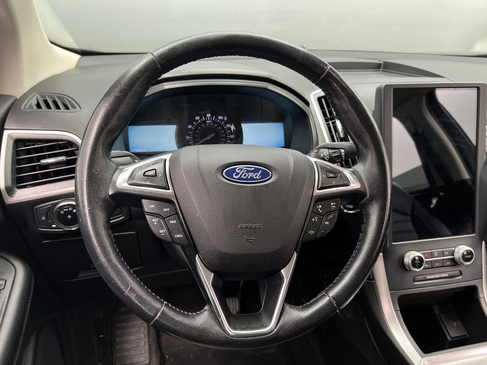 Thumbnail: 2023 Ford Edge - 4