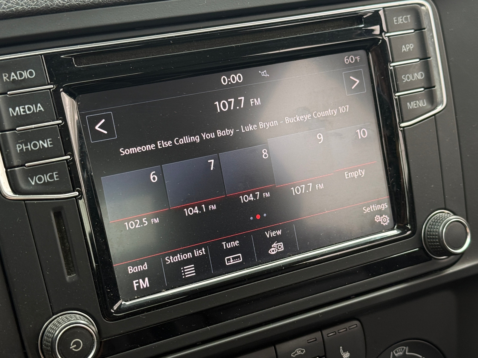 Thumbnail: 2017 Volkswagen Jetta - 4