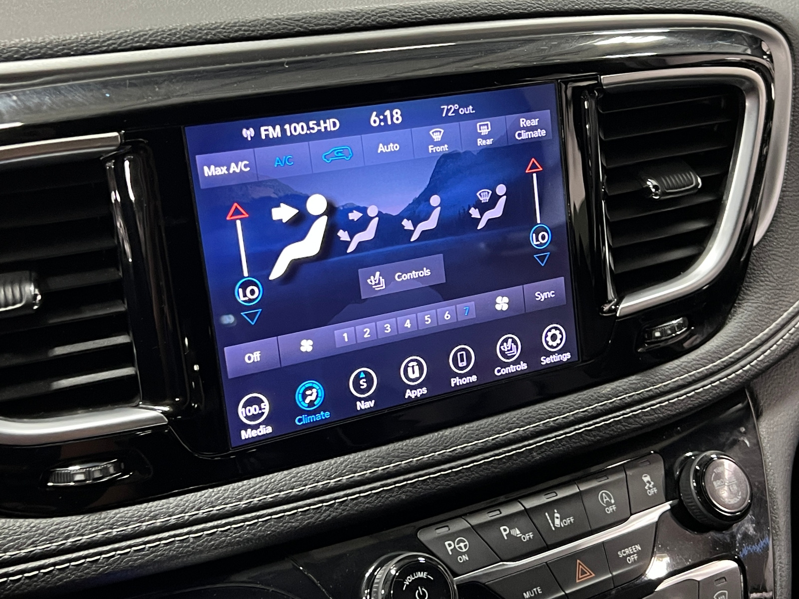 Thumbnail: 2020 Chrysler Pacifica - 3