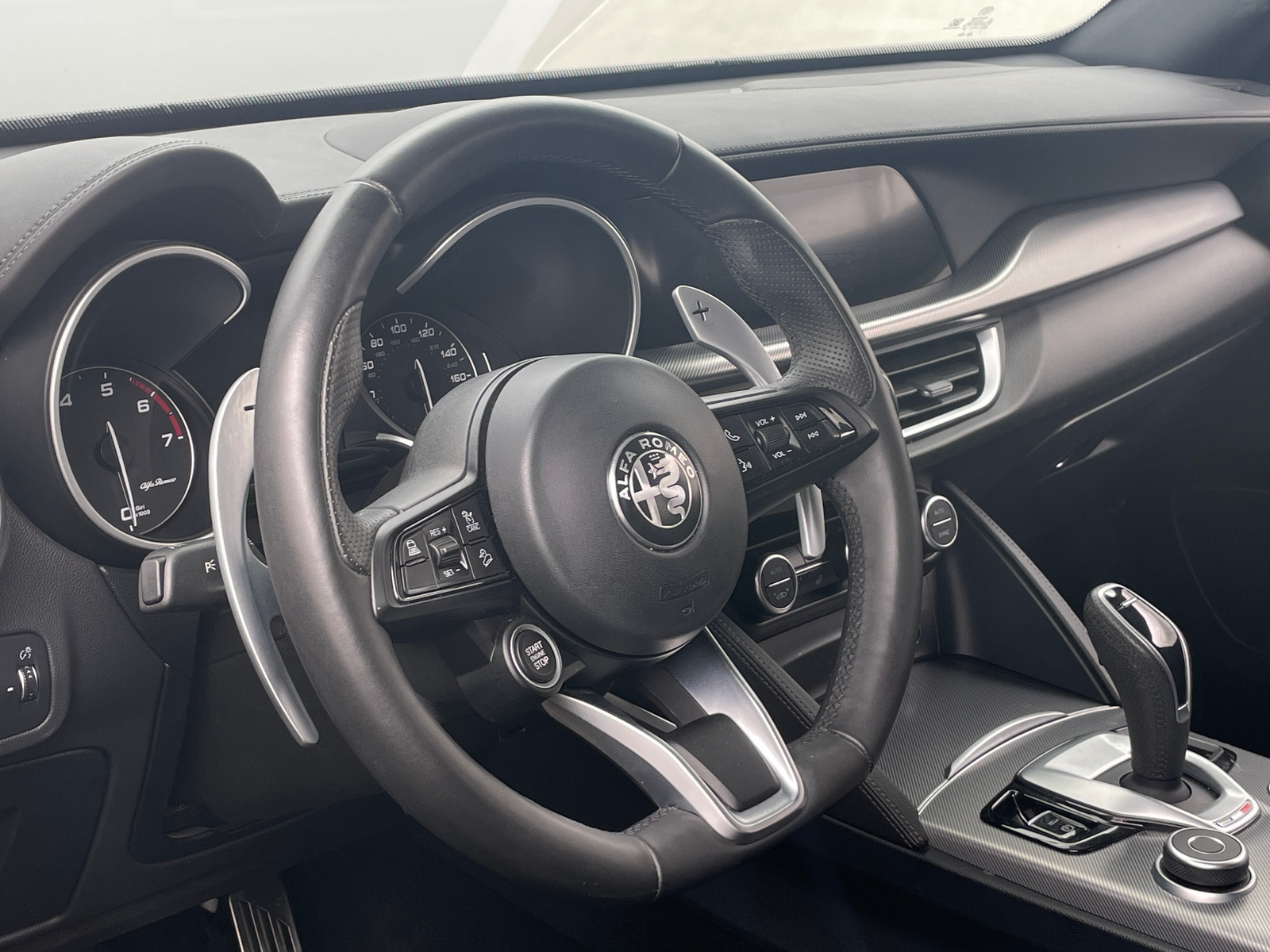 Thumbnail: 2023 Alfa Romeo Stelvio - 4