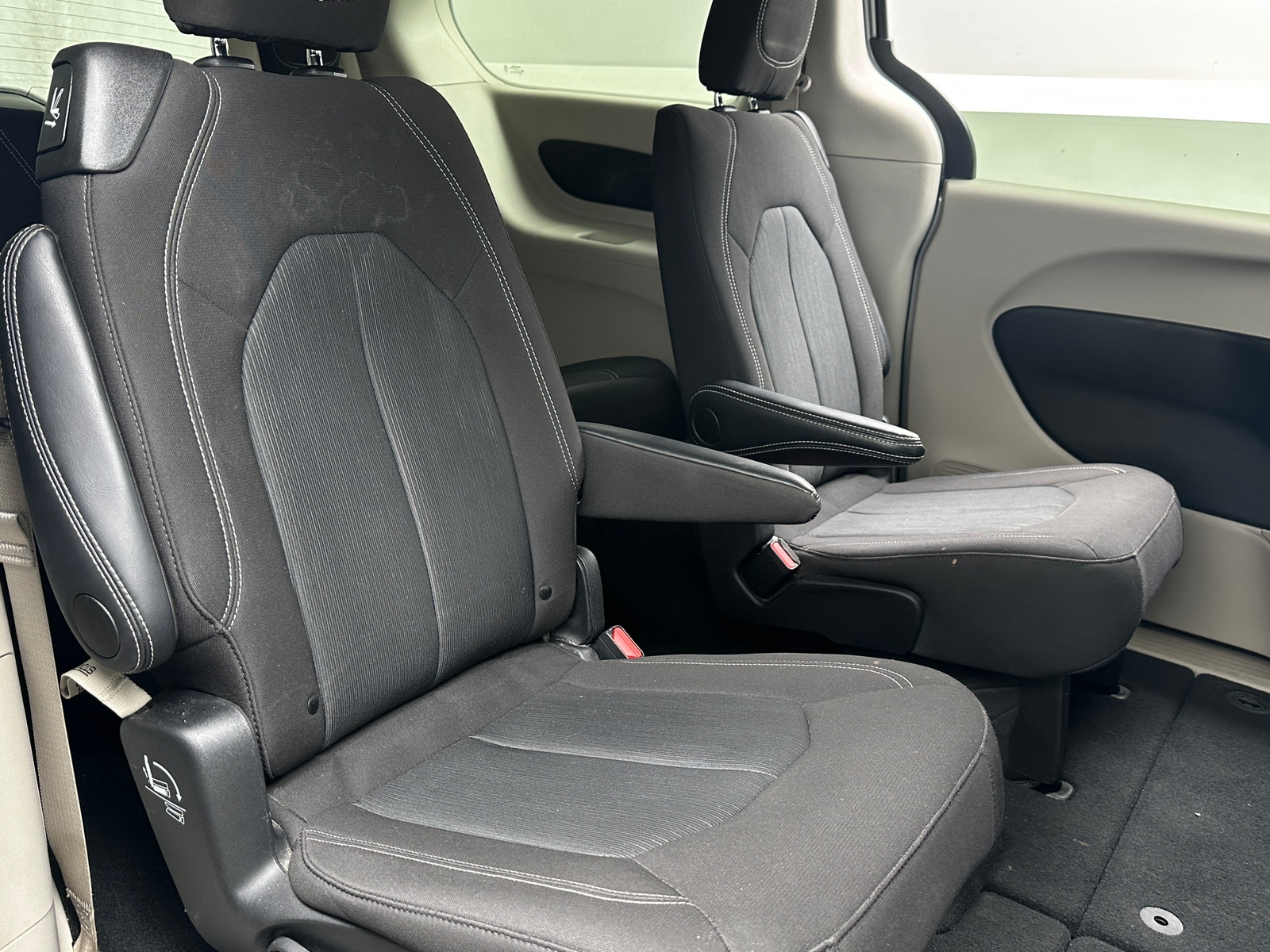 Thumbnail: 2024 Chrysler Voyager - 6