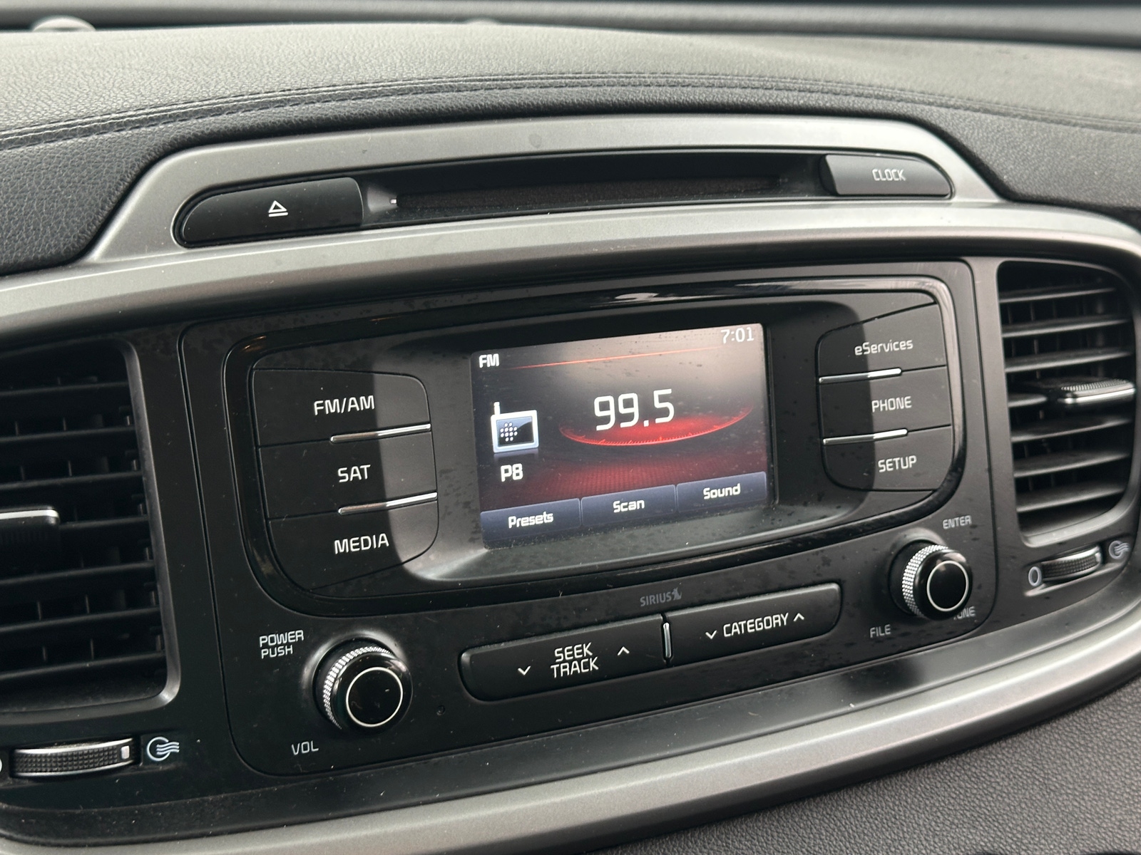 Thumbnail: 2016 Kia Sorento - 4